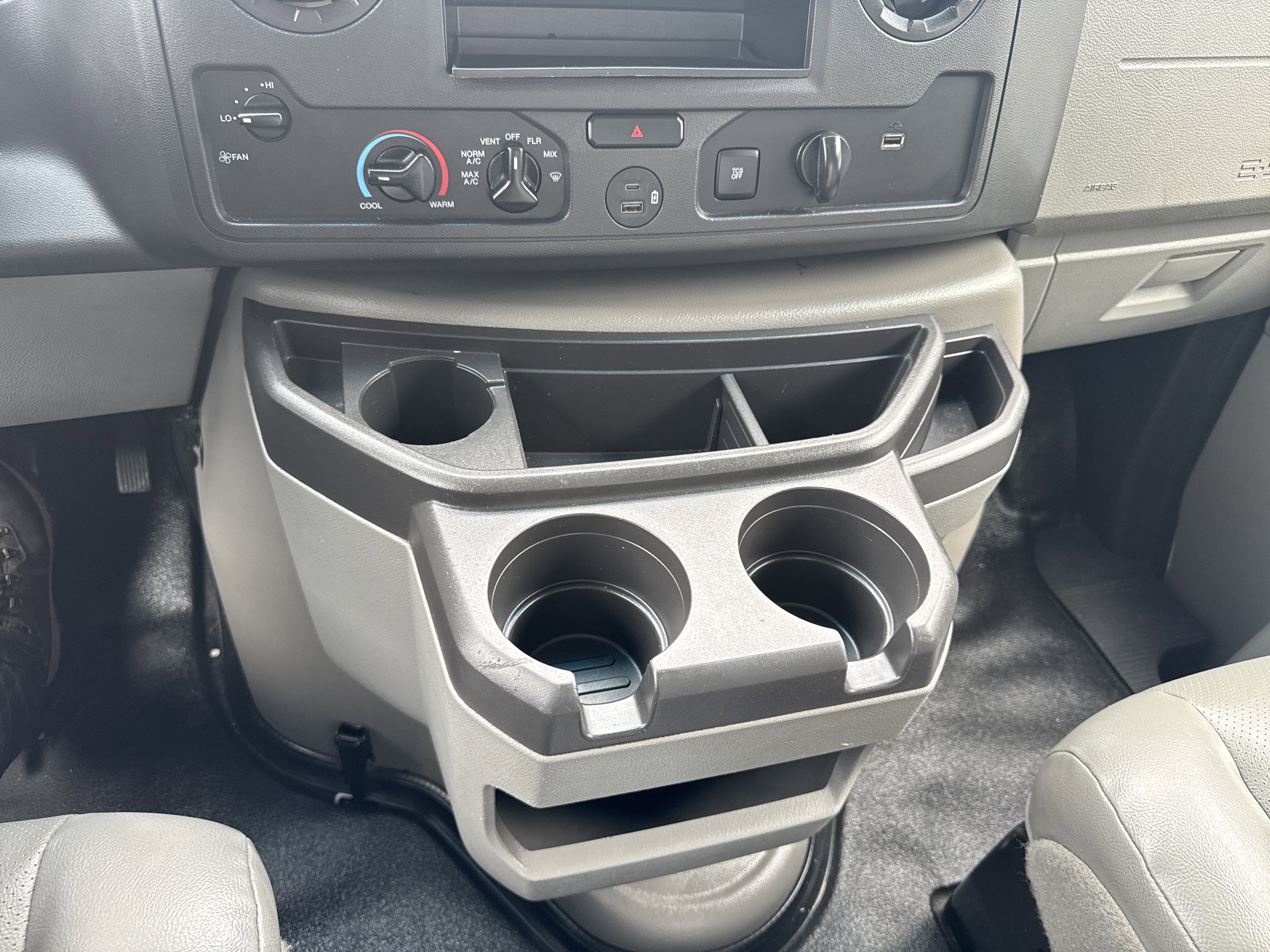 2024 Ford E-Series Cutaway Base