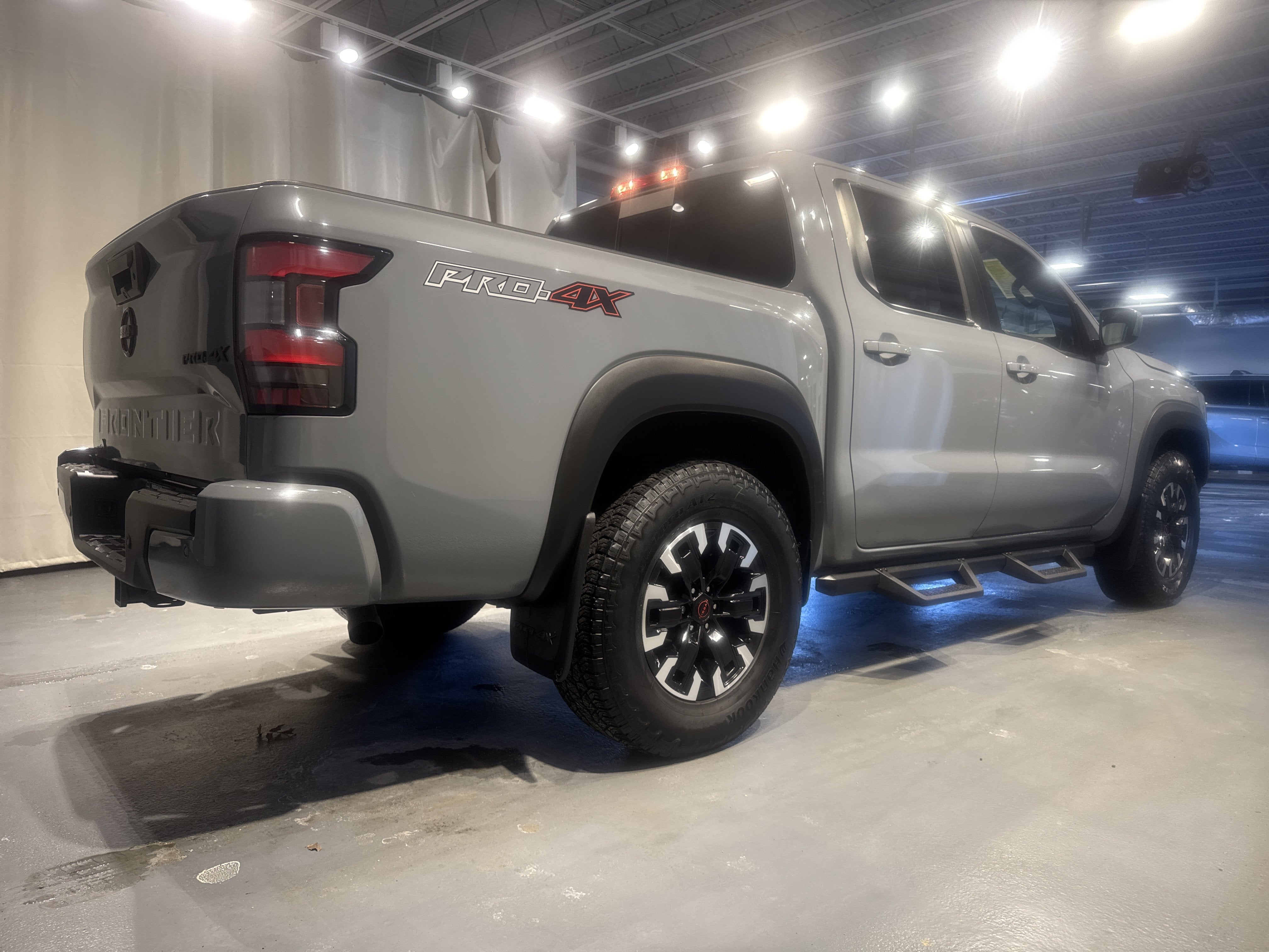 2023 Nissan Frontier PRO-4X W/Technology & Off-Road Protection Package