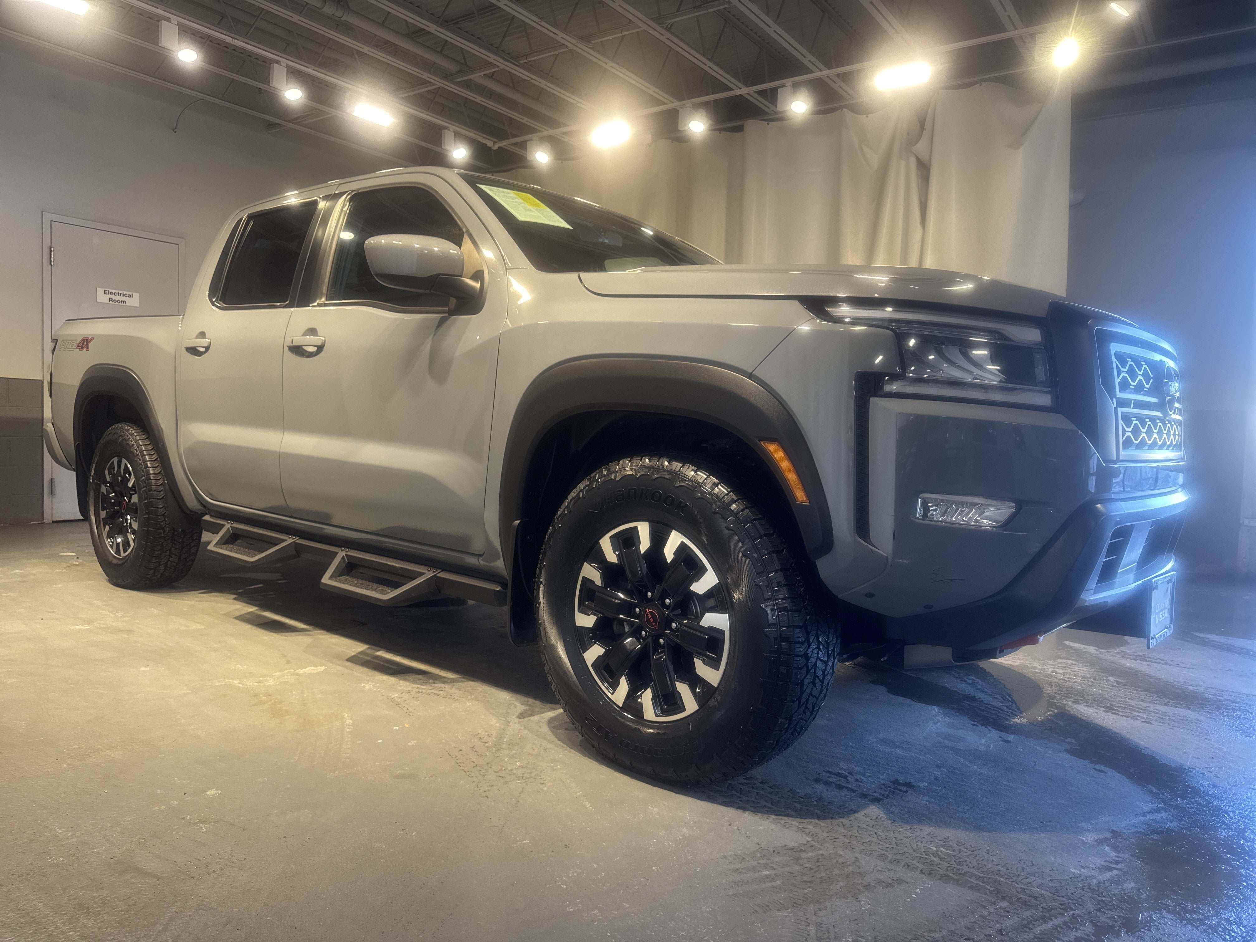 2023 Nissan Frontier PRO-4X W/Technology & Off-Road Protection Package