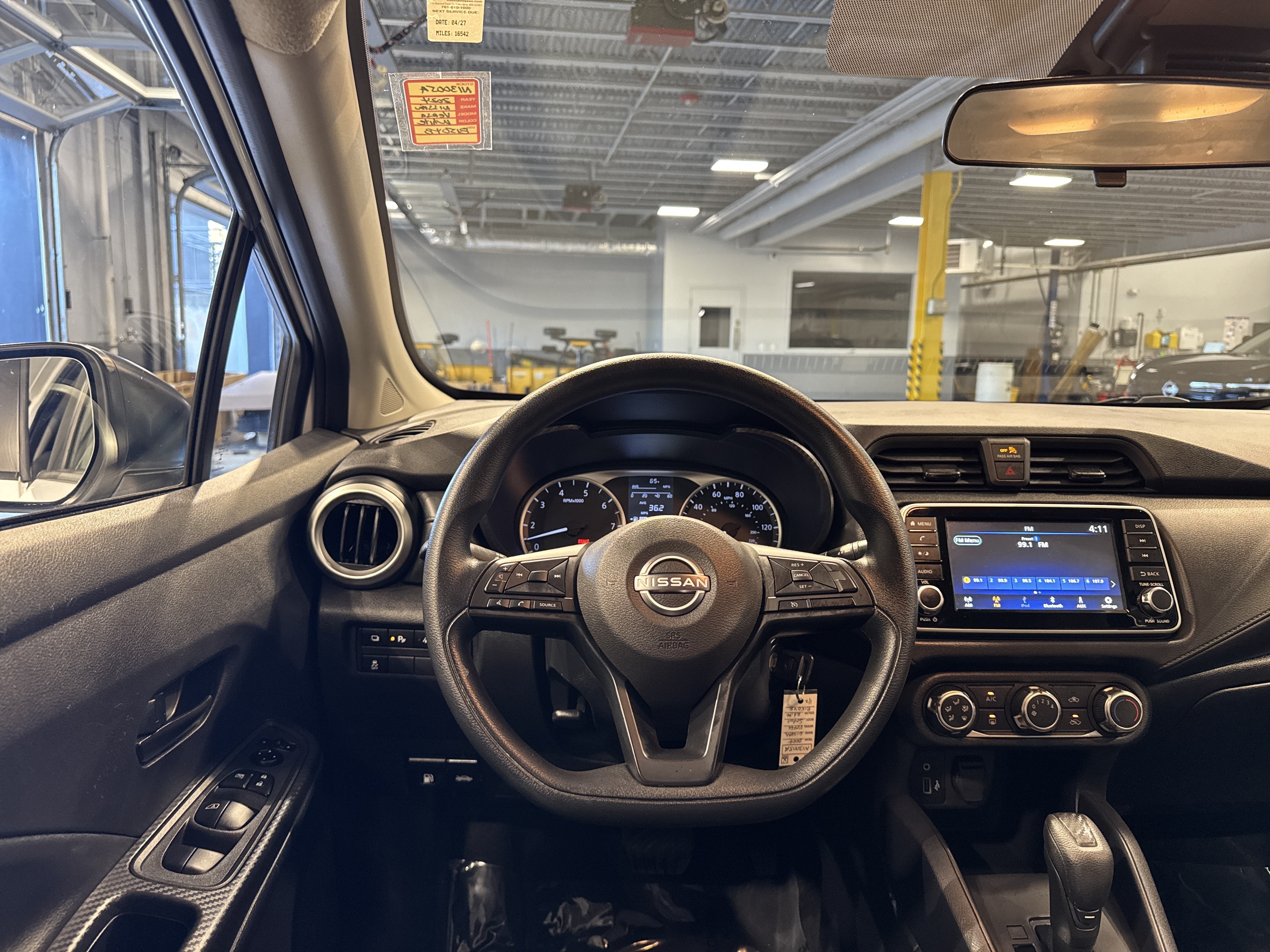 2024 Nissan Versa Base
