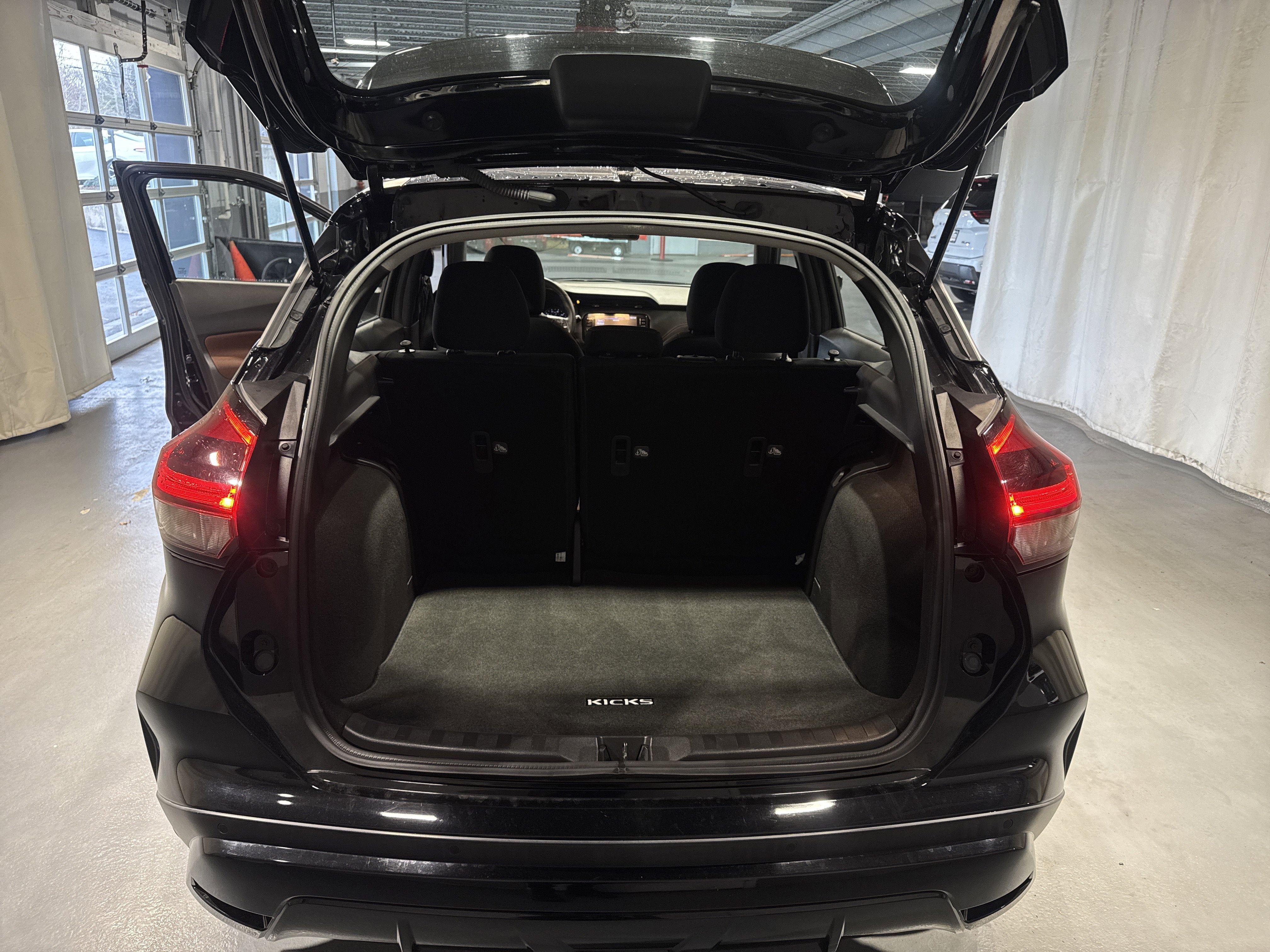 2021 Nissan Kicks SR