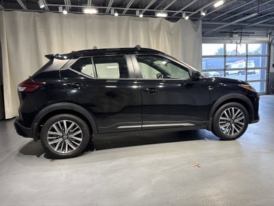 2021 Nissan Kicks SR