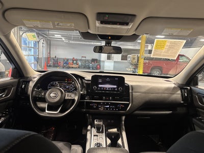 2022 Nissan Pathfinder SV