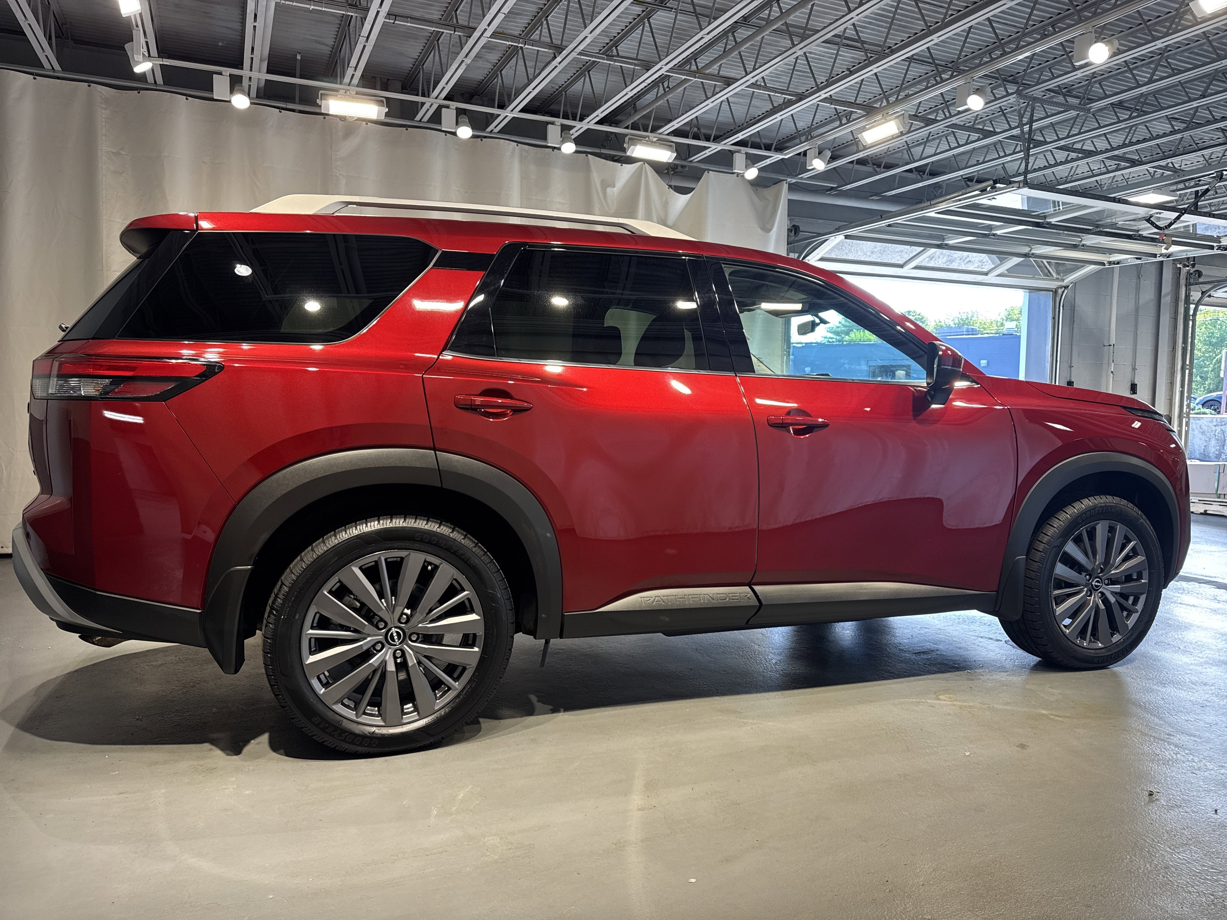 2024 Nissan Pathfinder SL W/Premium & Black Appearance Package