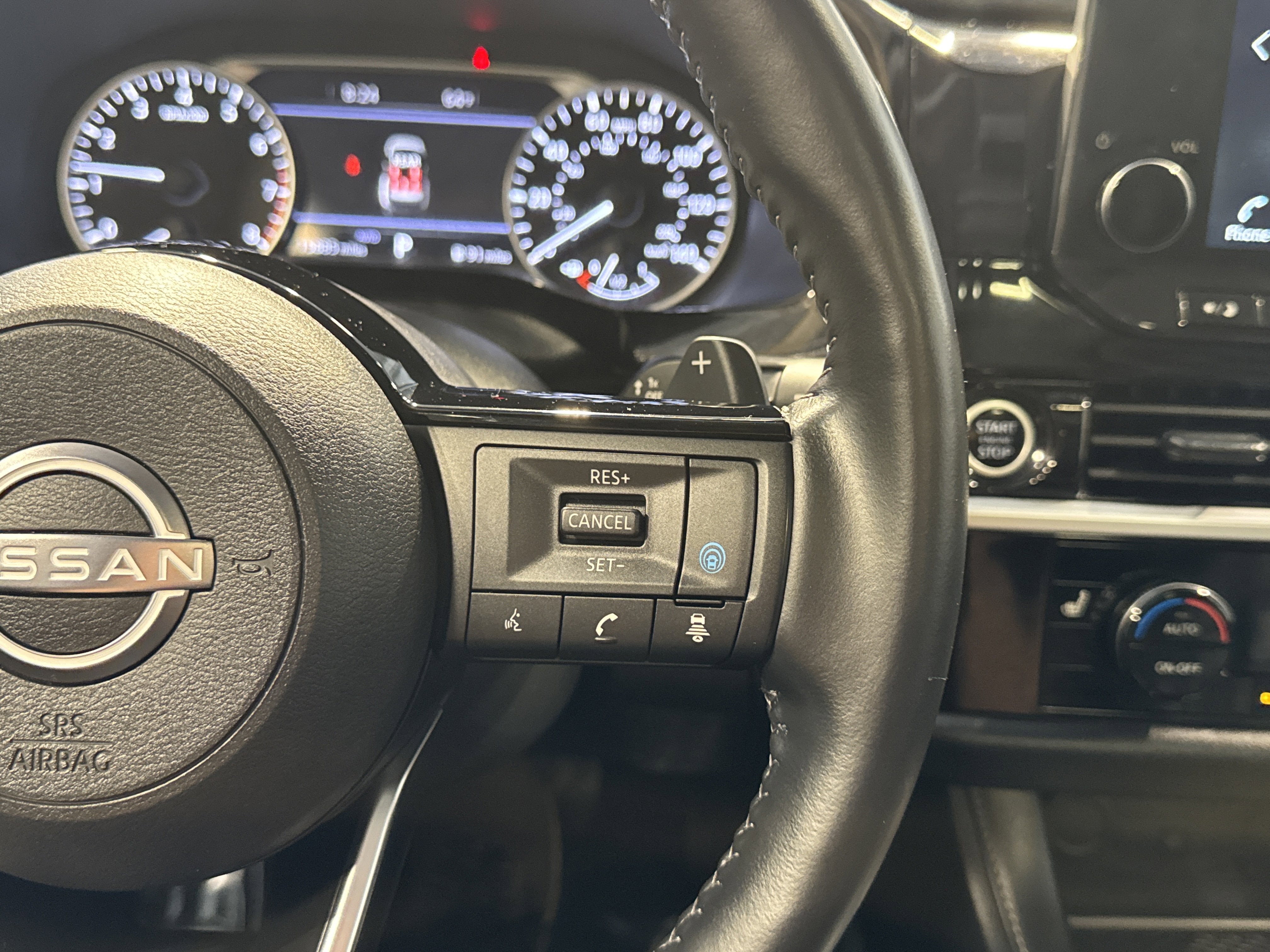 2024 Nissan Pathfinder SL W/Premium & Black Appearance Package
