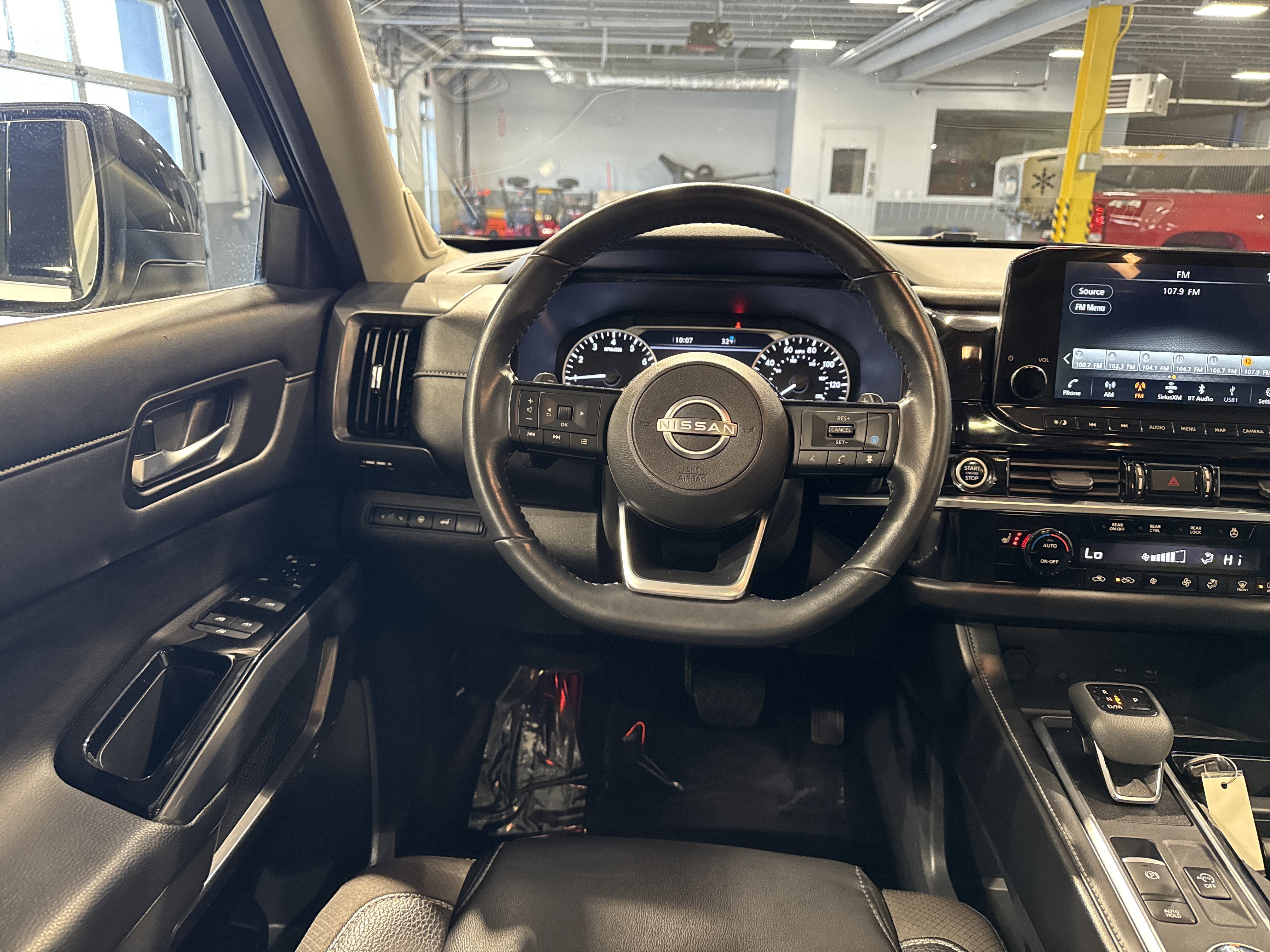 2023 Nissan Pathfinder SL W/Premium Package