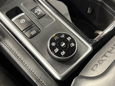 2023 Nissan Pathfinder SL W/Premium Package