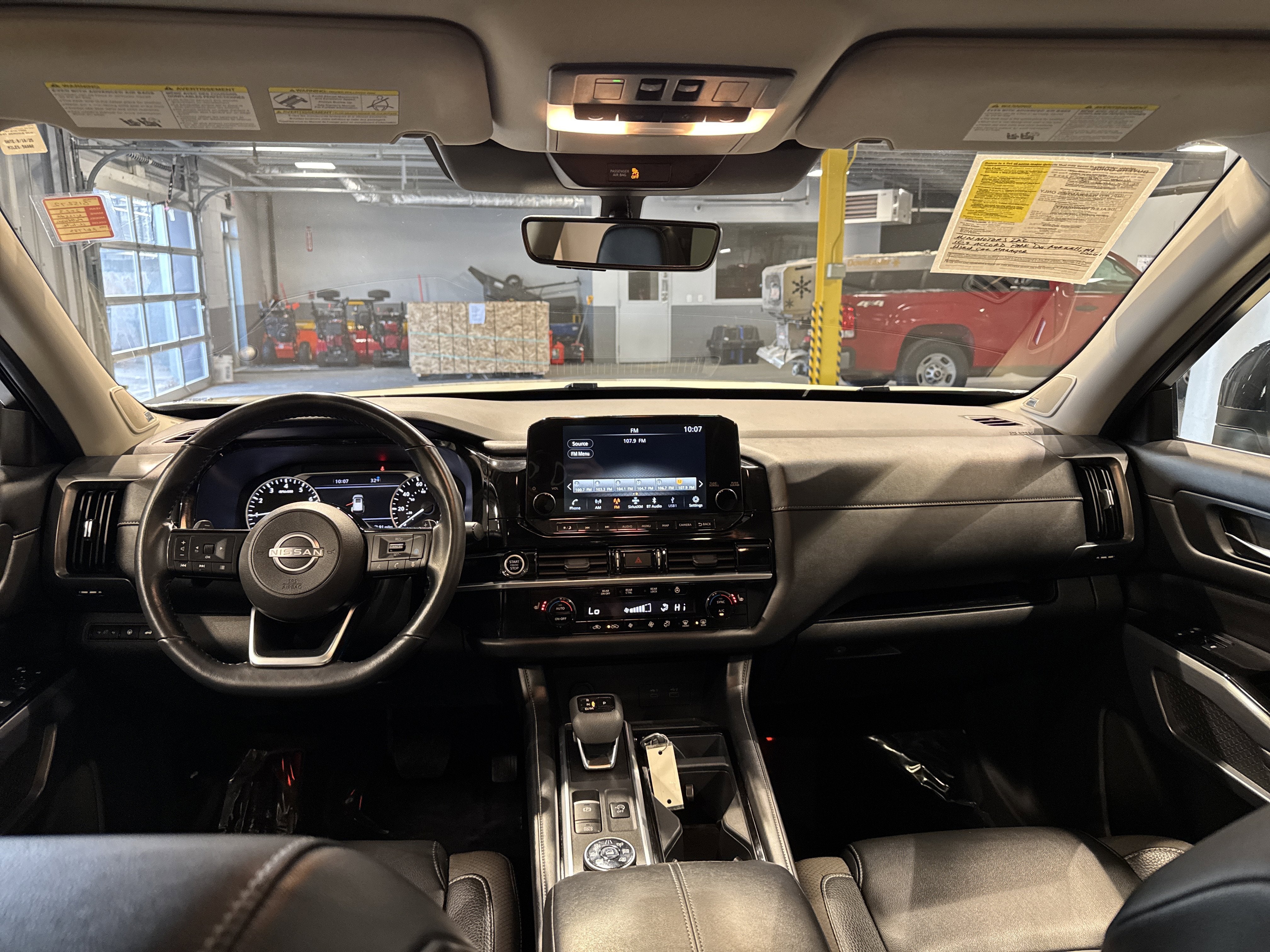 2023 Nissan Pathfinder SL W/Premium Package