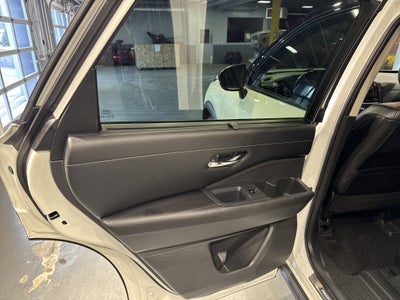 2023 Nissan Pathfinder SL W/Premium Package