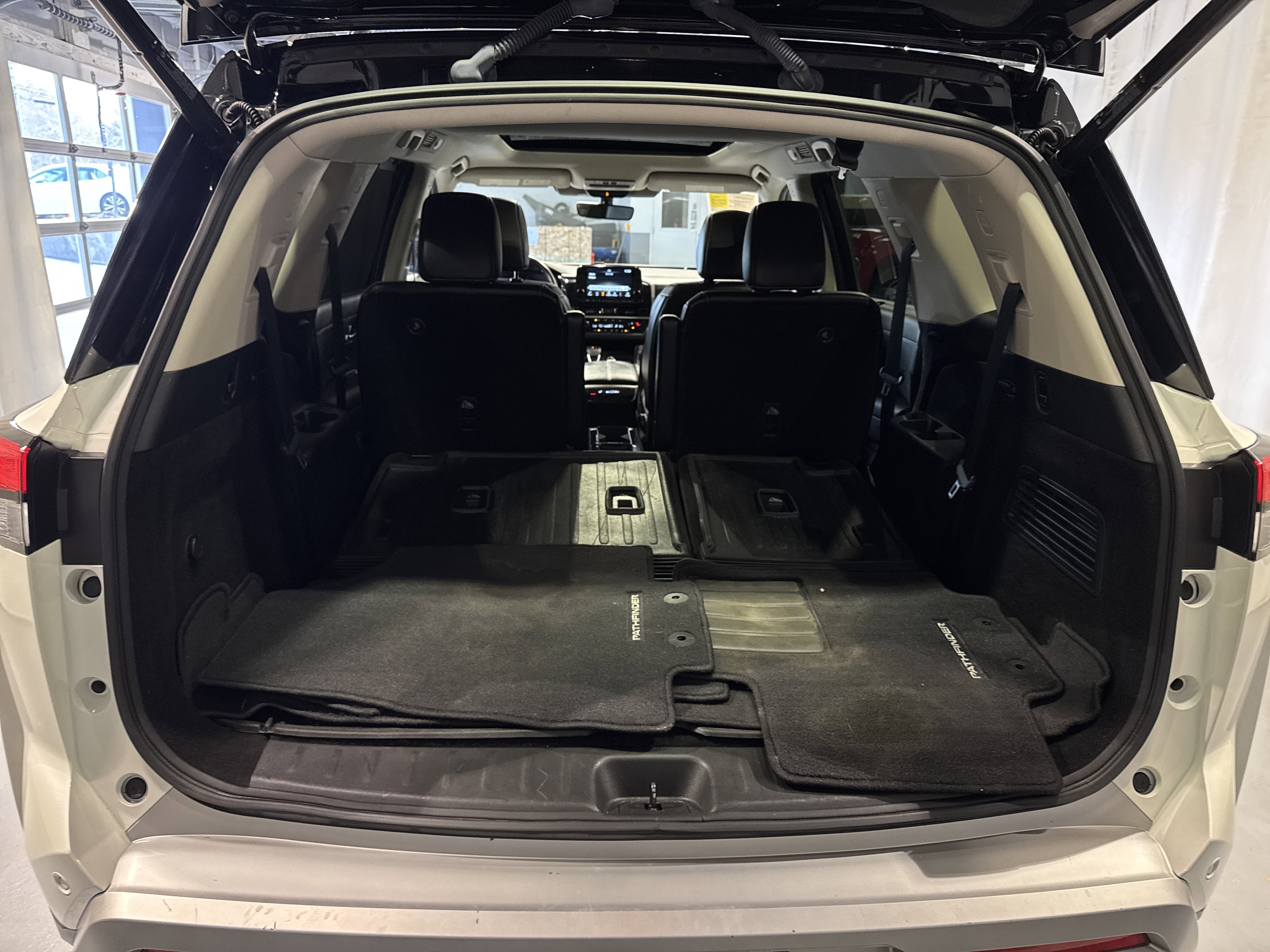 2023 Nissan Pathfinder SL W/Premium Package