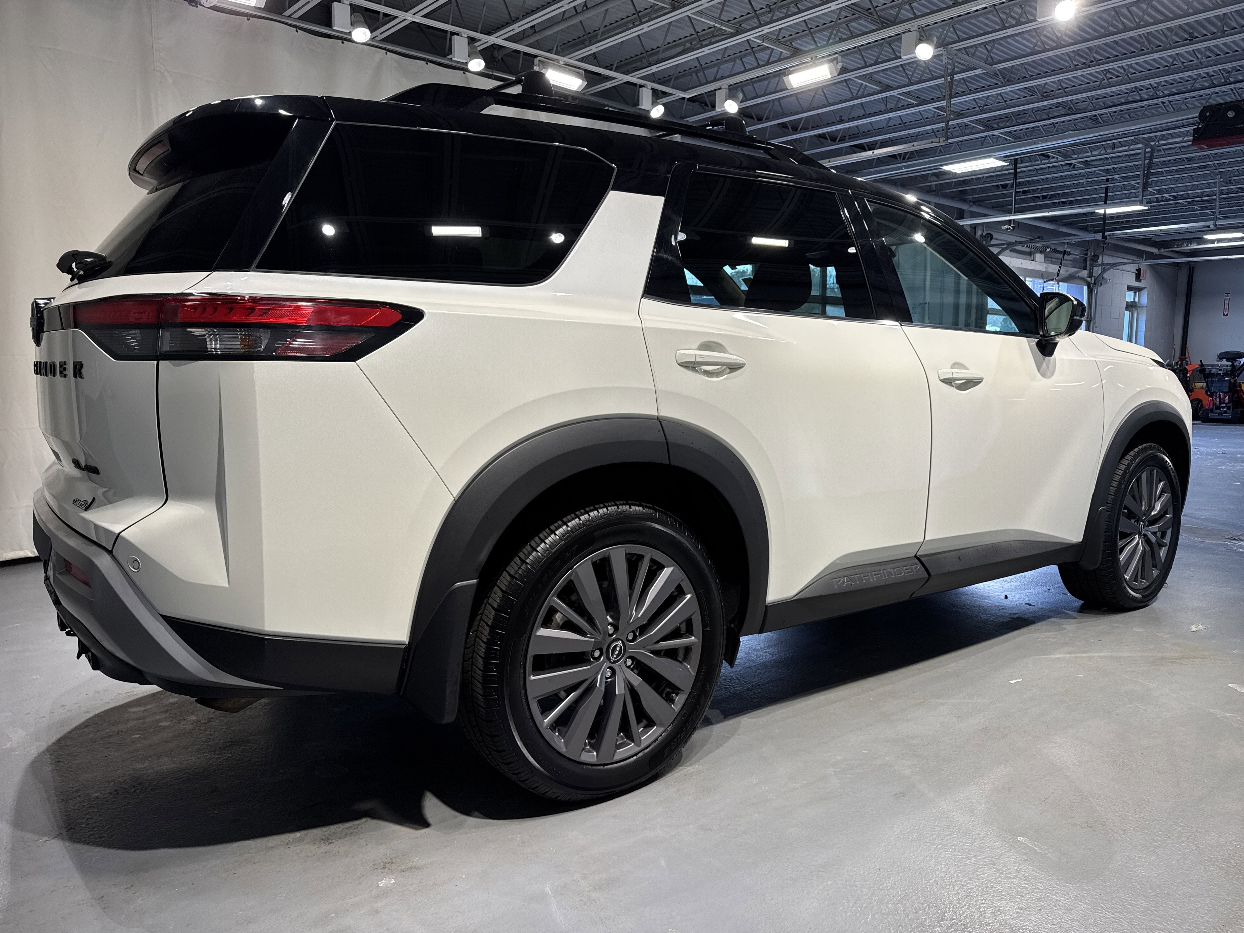 2023 Nissan Pathfinder SL W/Premium Package