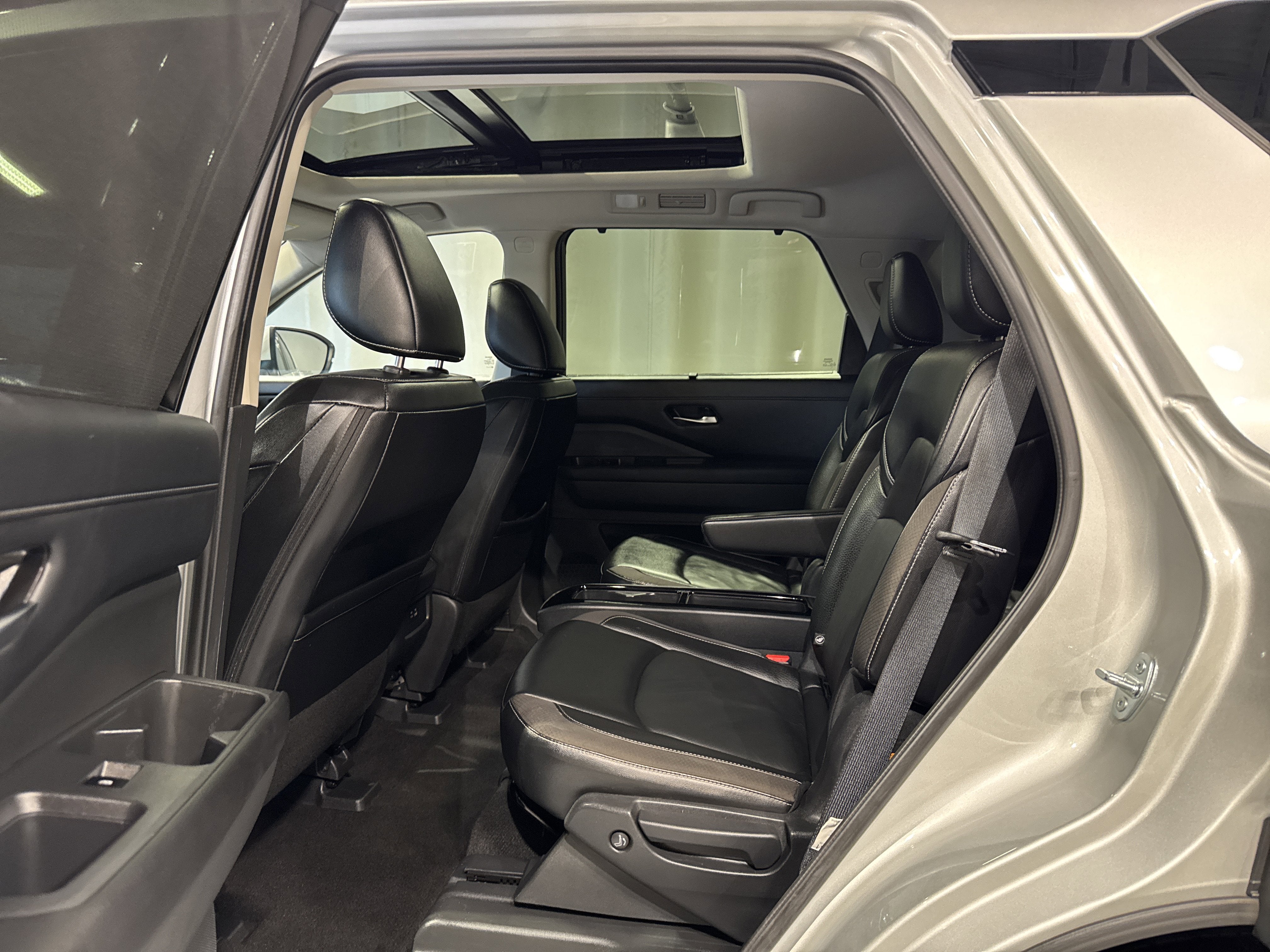 2023 Nissan Pathfinder SL W/Premium Package