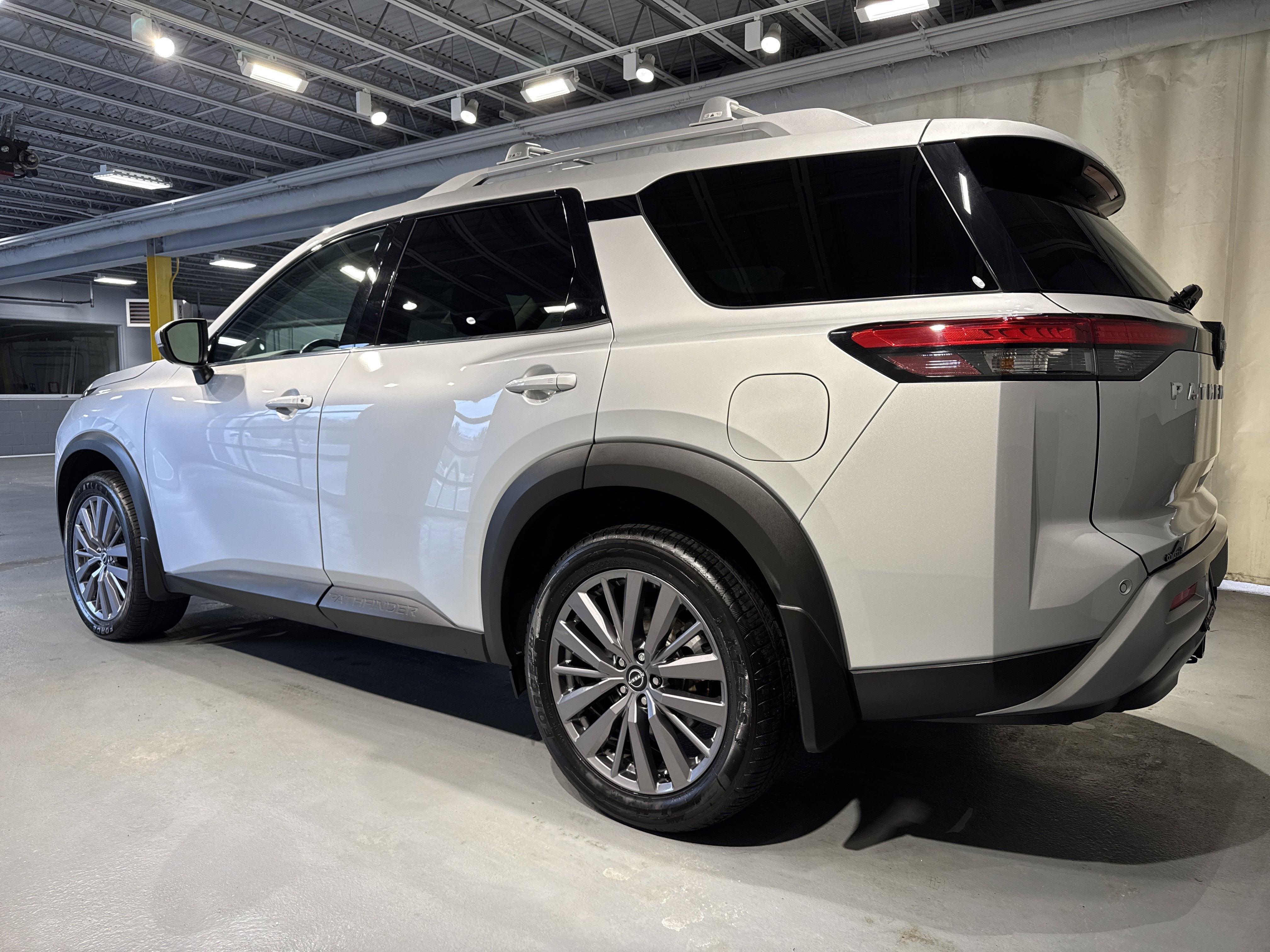 2023 Nissan Pathfinder SL W/Premium Package