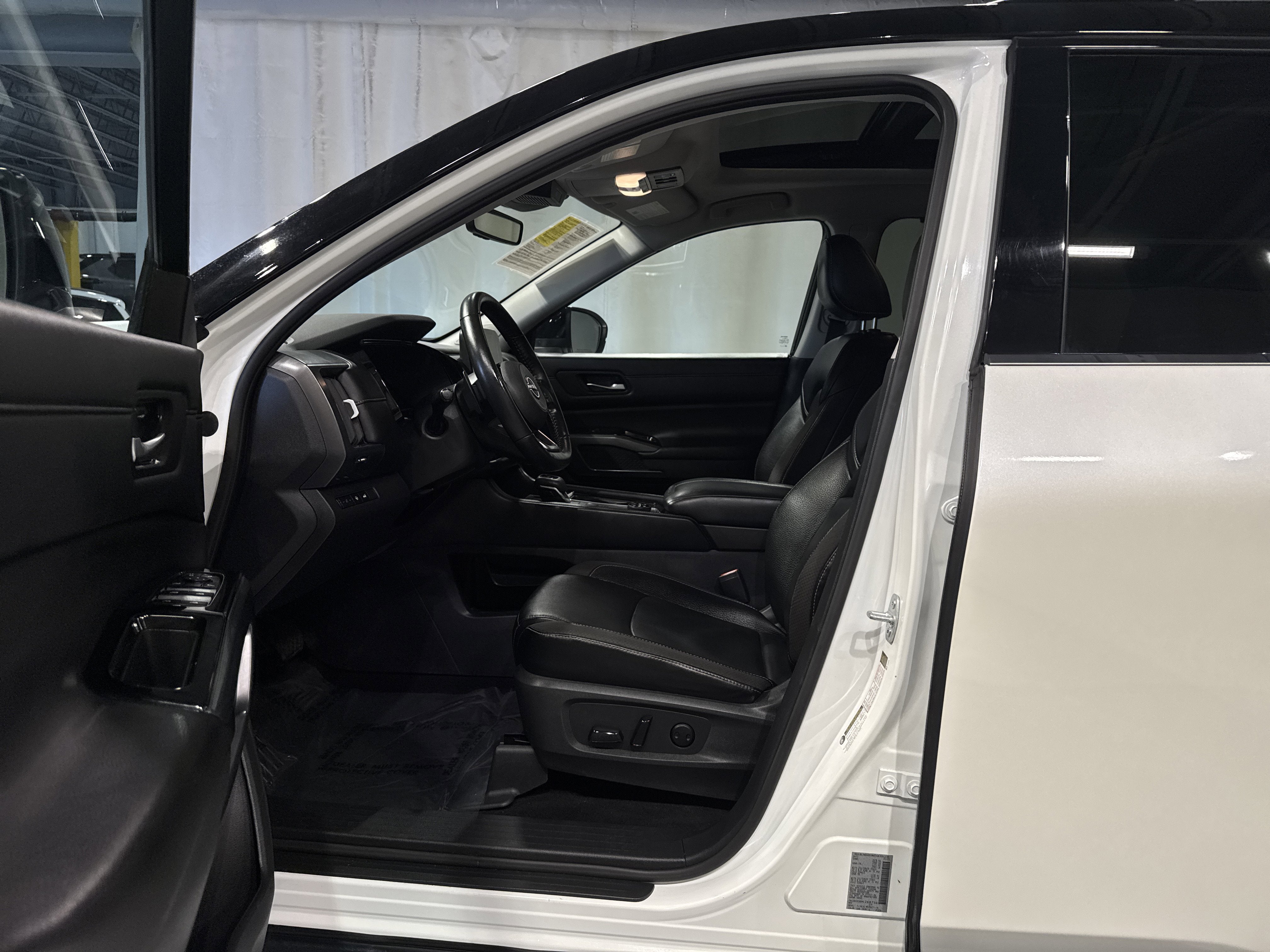 2023 Nissan Pathfinder SL W/Premium Package