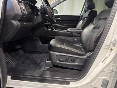 2023 Nissan Pathfinder SL W/Premium Package