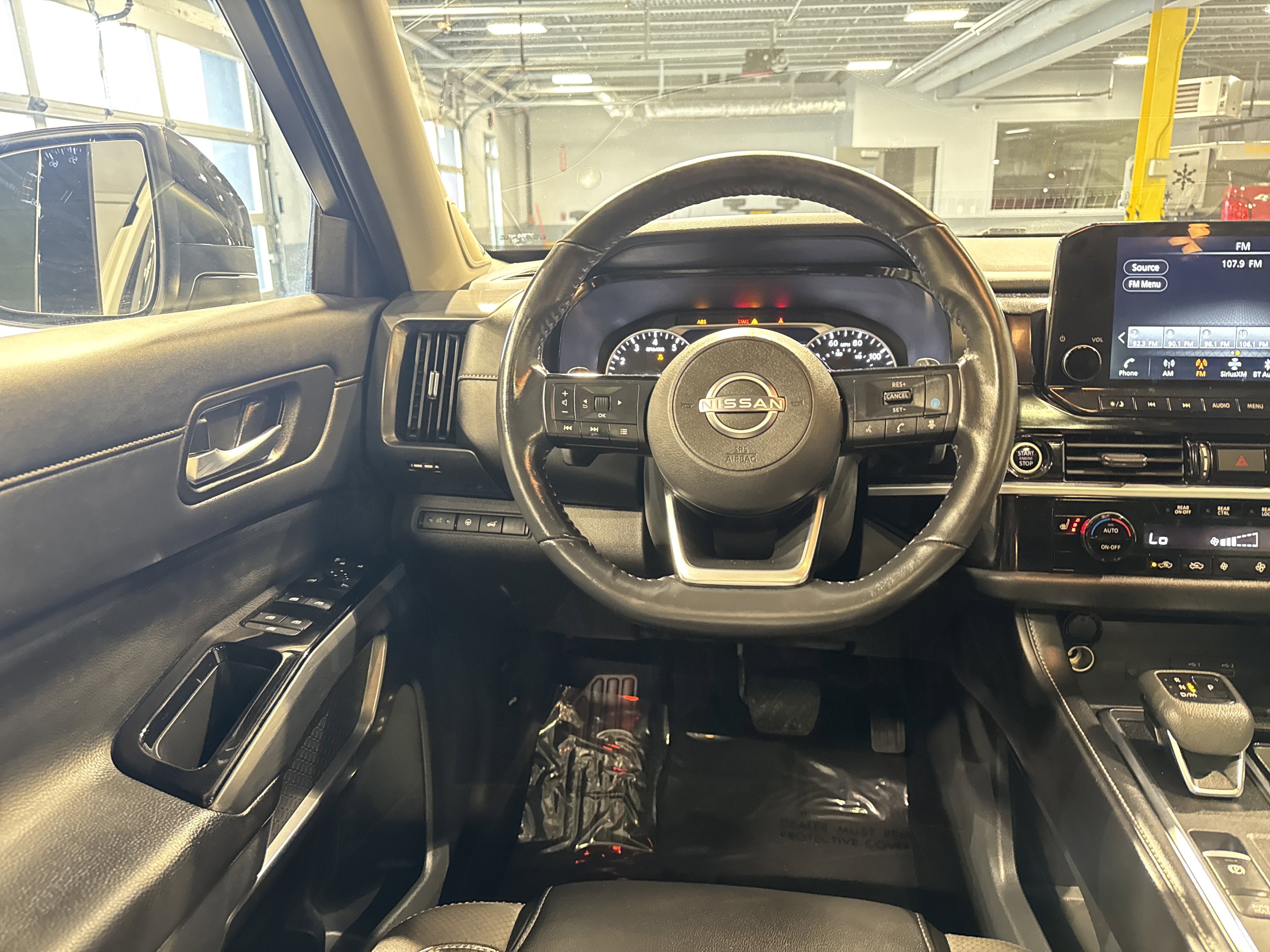 2023 Nissan Pathfinder SL W/Premium Package