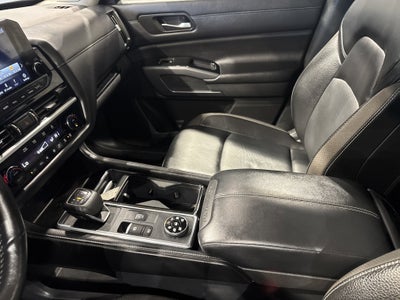 2023 Nissan Pathfinder SL W/Premium Package