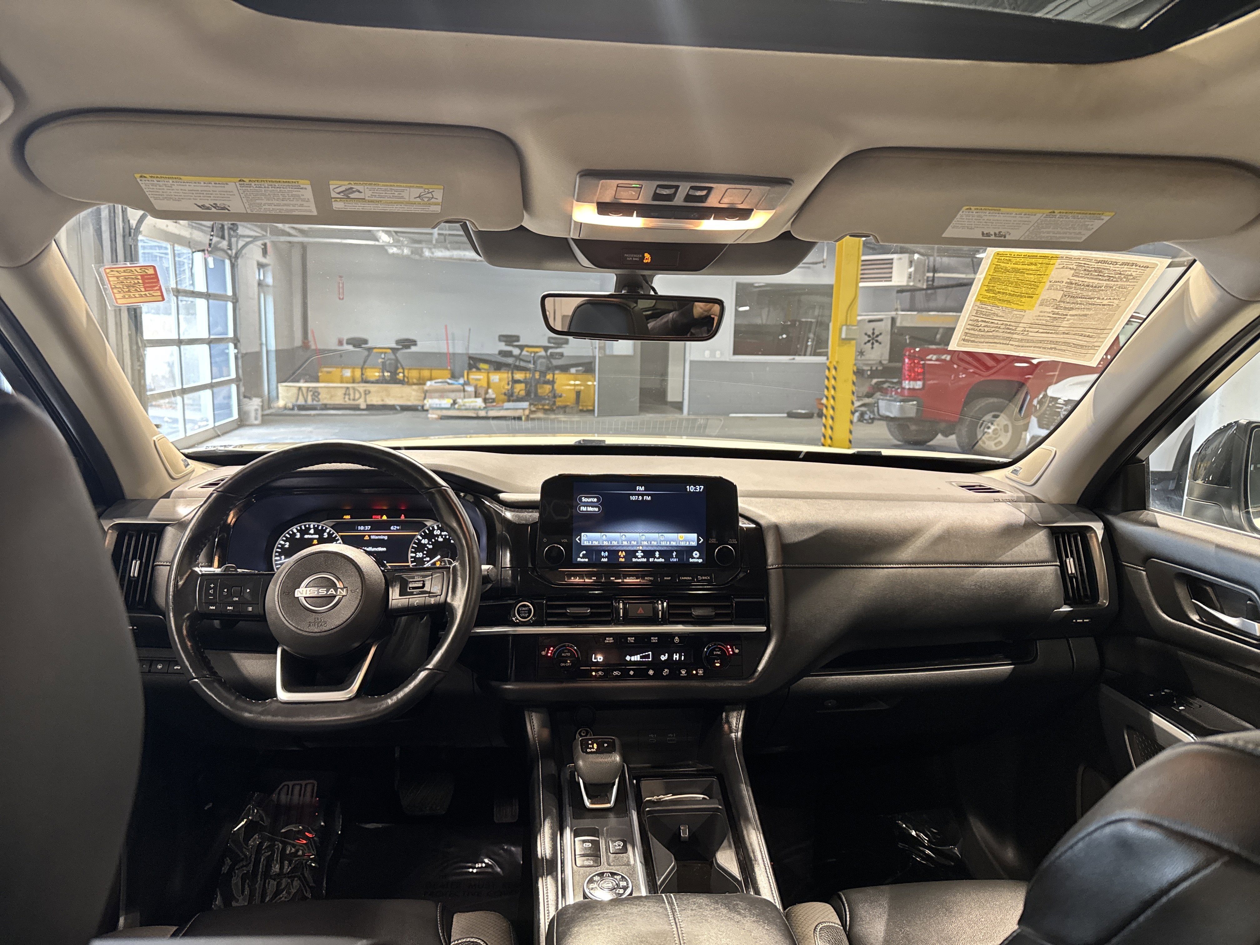 2023 Nissan Pathfinder SL W/Premium Package