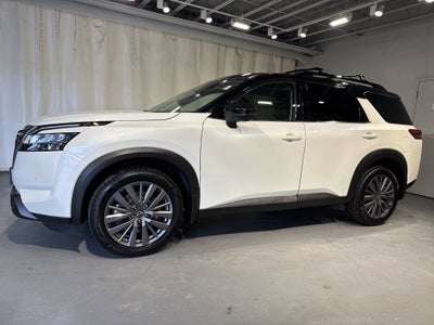 2023 Nissan Pathfinder SL W/Premium Package