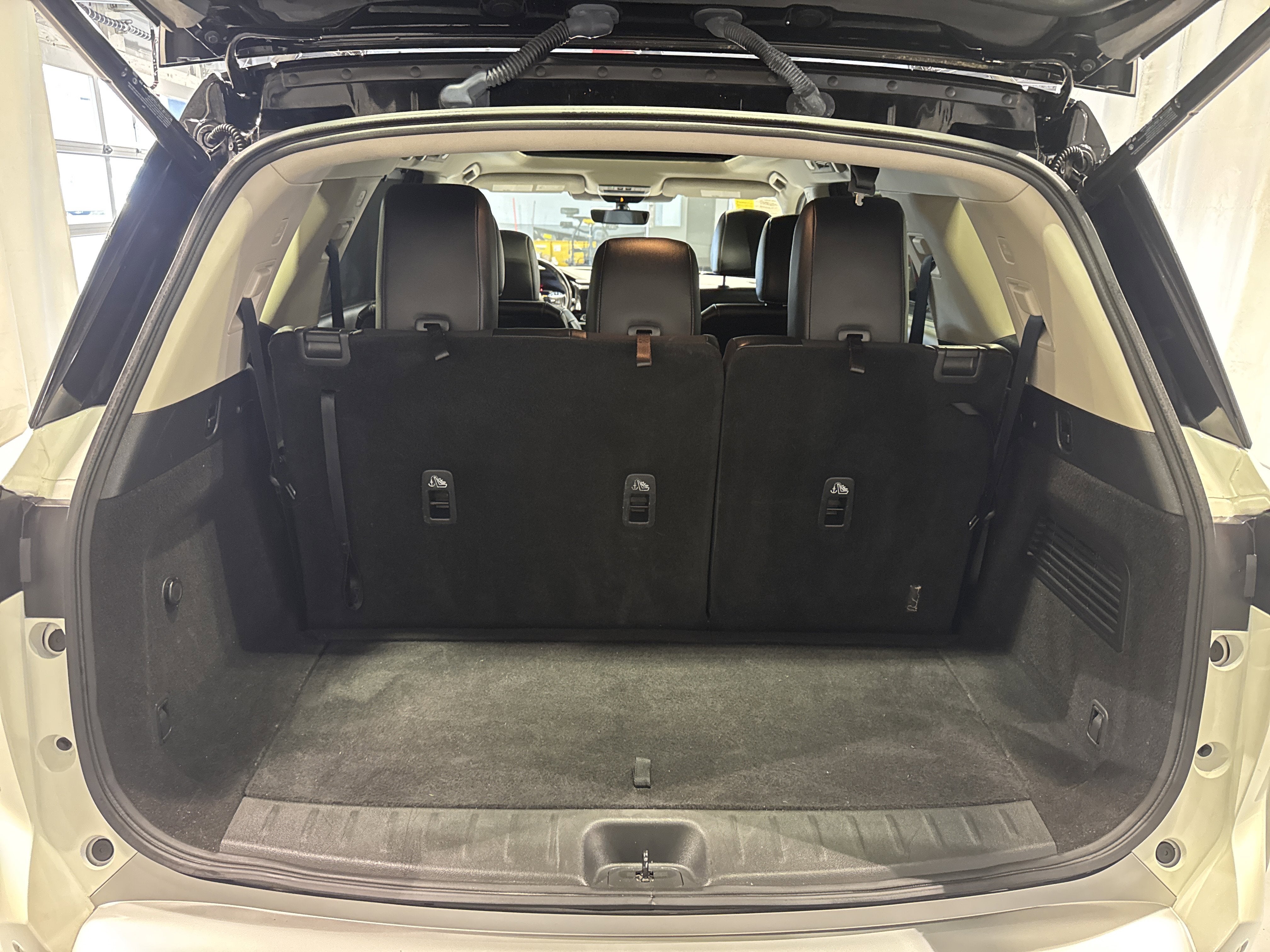 2023 Nissan Pathfinder SL W/Premium Package
