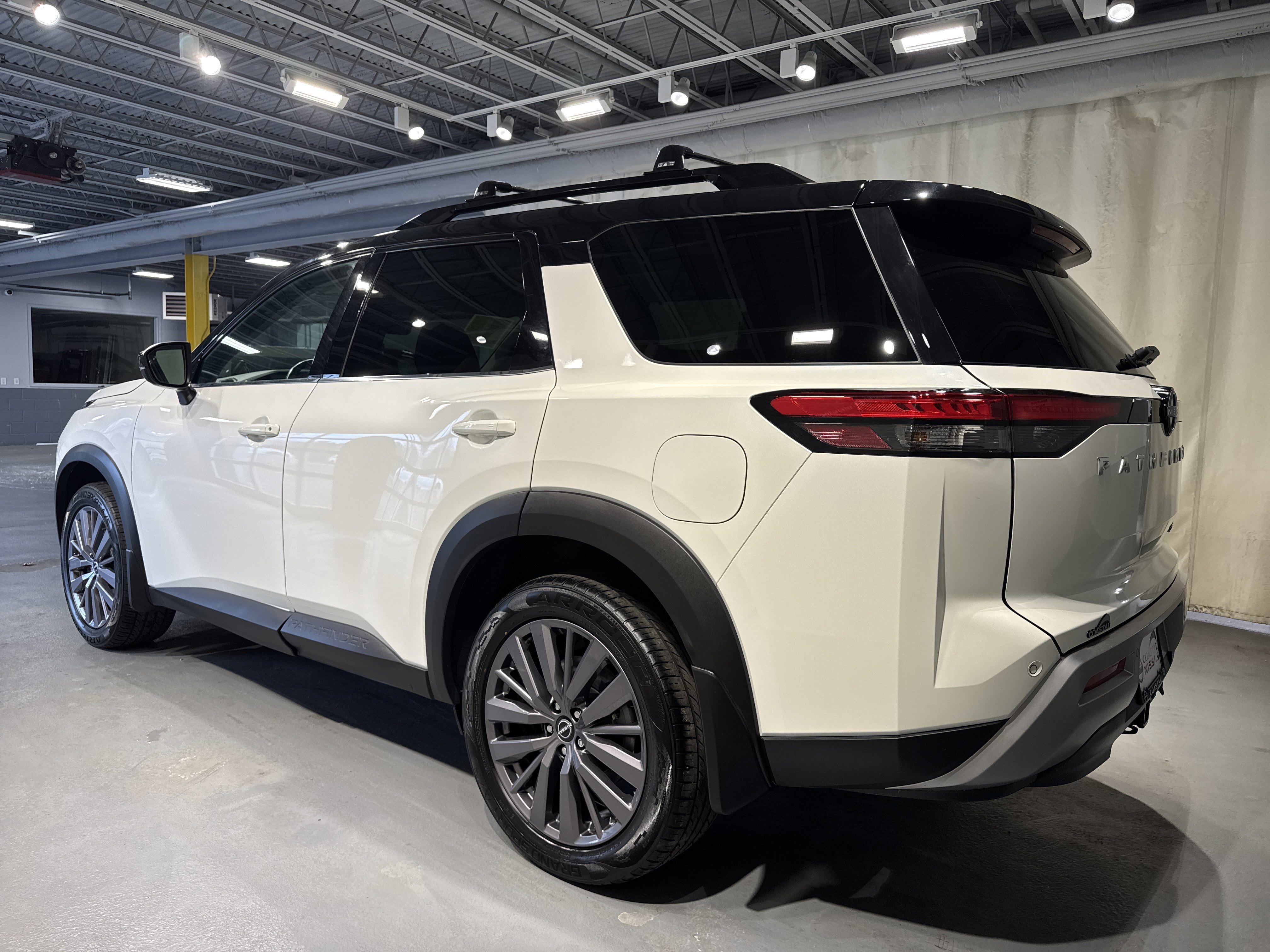 2023 Nissan Pathfinder SL W/Premium Package