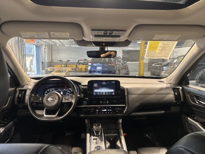 2024 Nissan Pathfinder SL W/Premium Package