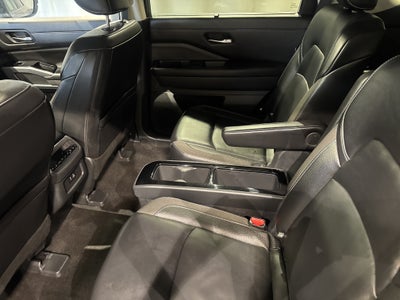 2024 Nissan Pathfinder SL W/Premium Package