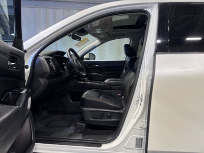 2023 Nissan Pathfinder SL W/Premium Package