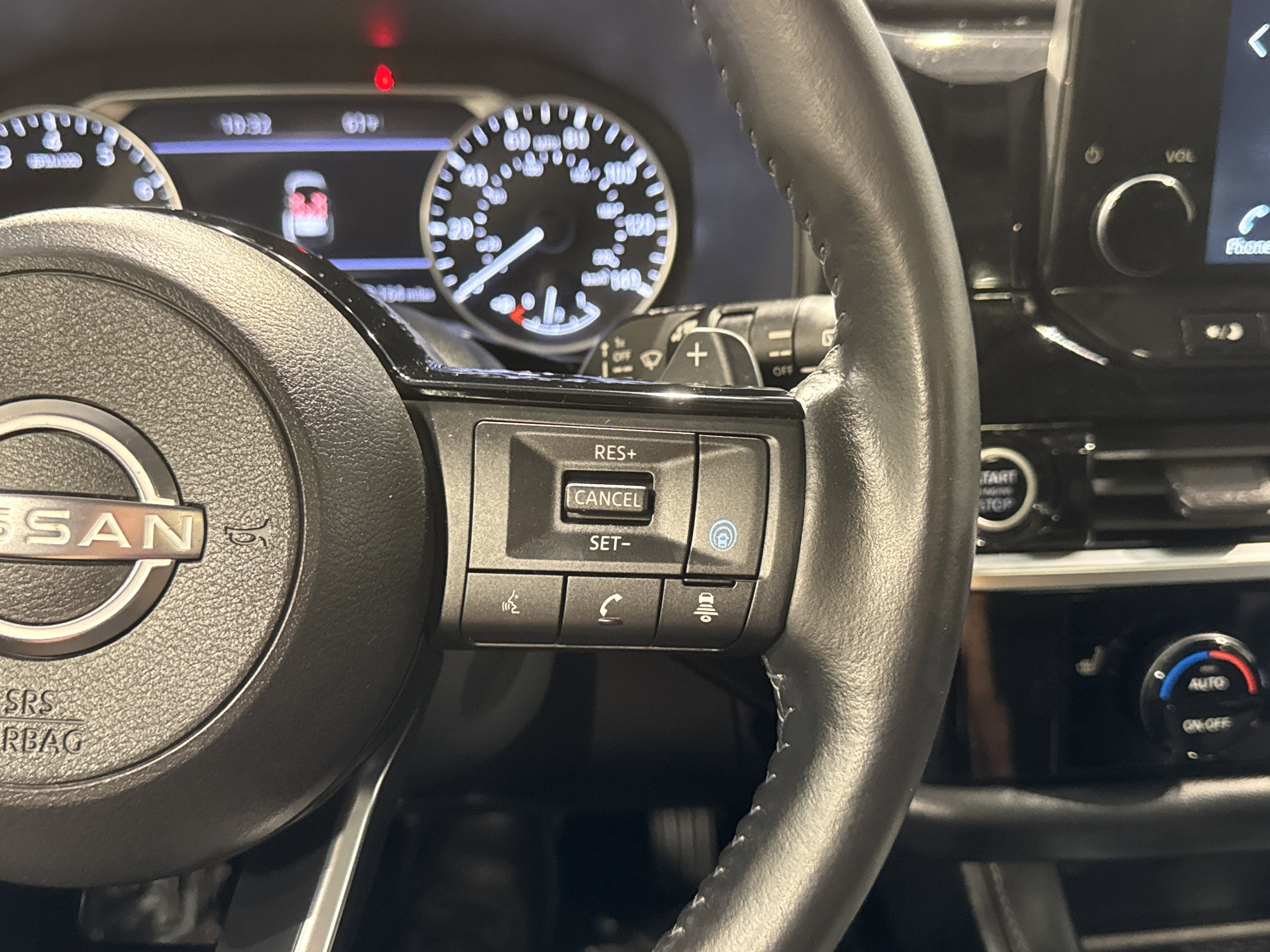 2023 Nissan Pathfinder SL W/Premium Package