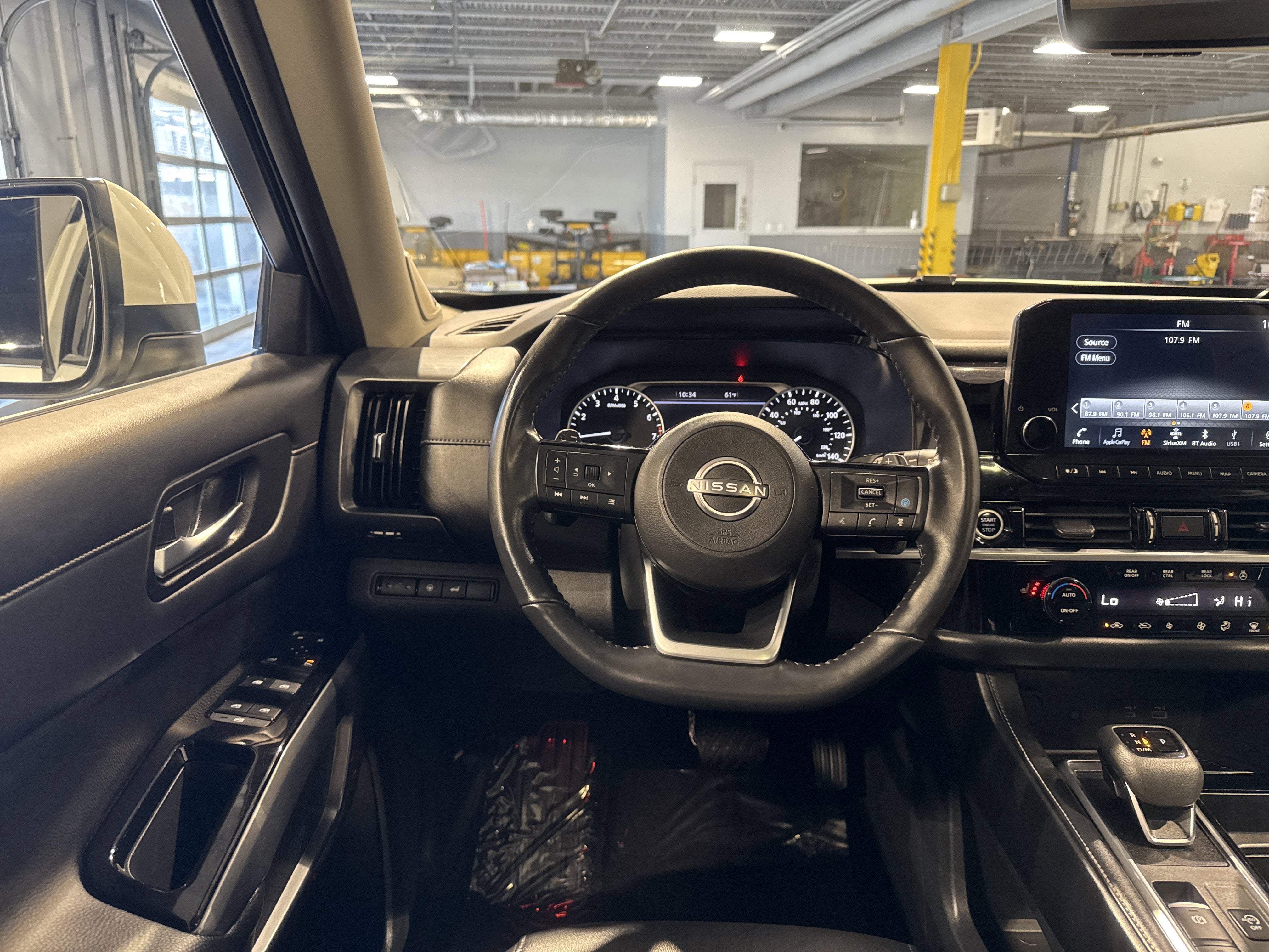 2023 Nissan Pathfinder SL W/Premium Package