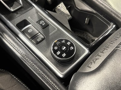 2023 Nissan Pathfinder SL W/Premium Package
