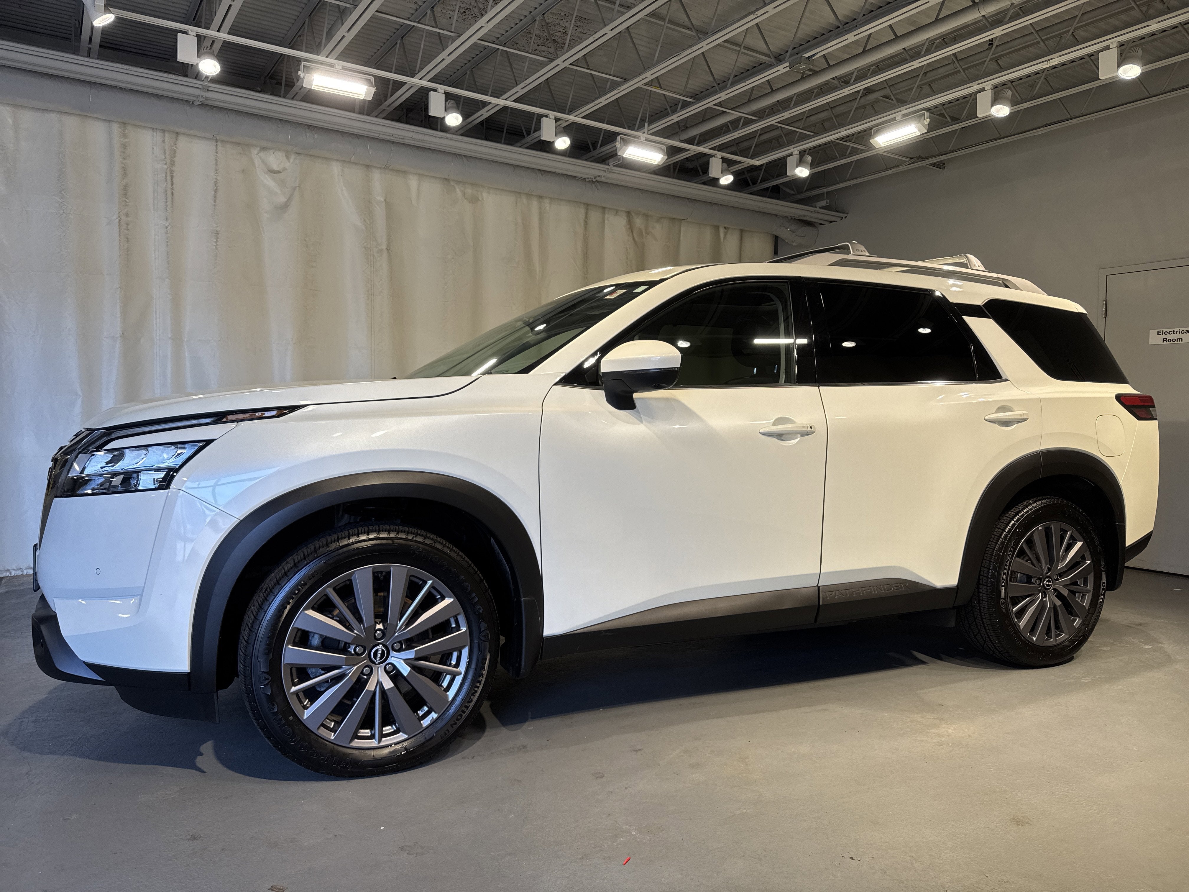 2023 Nissan Pathfinder SL W/Premium Package