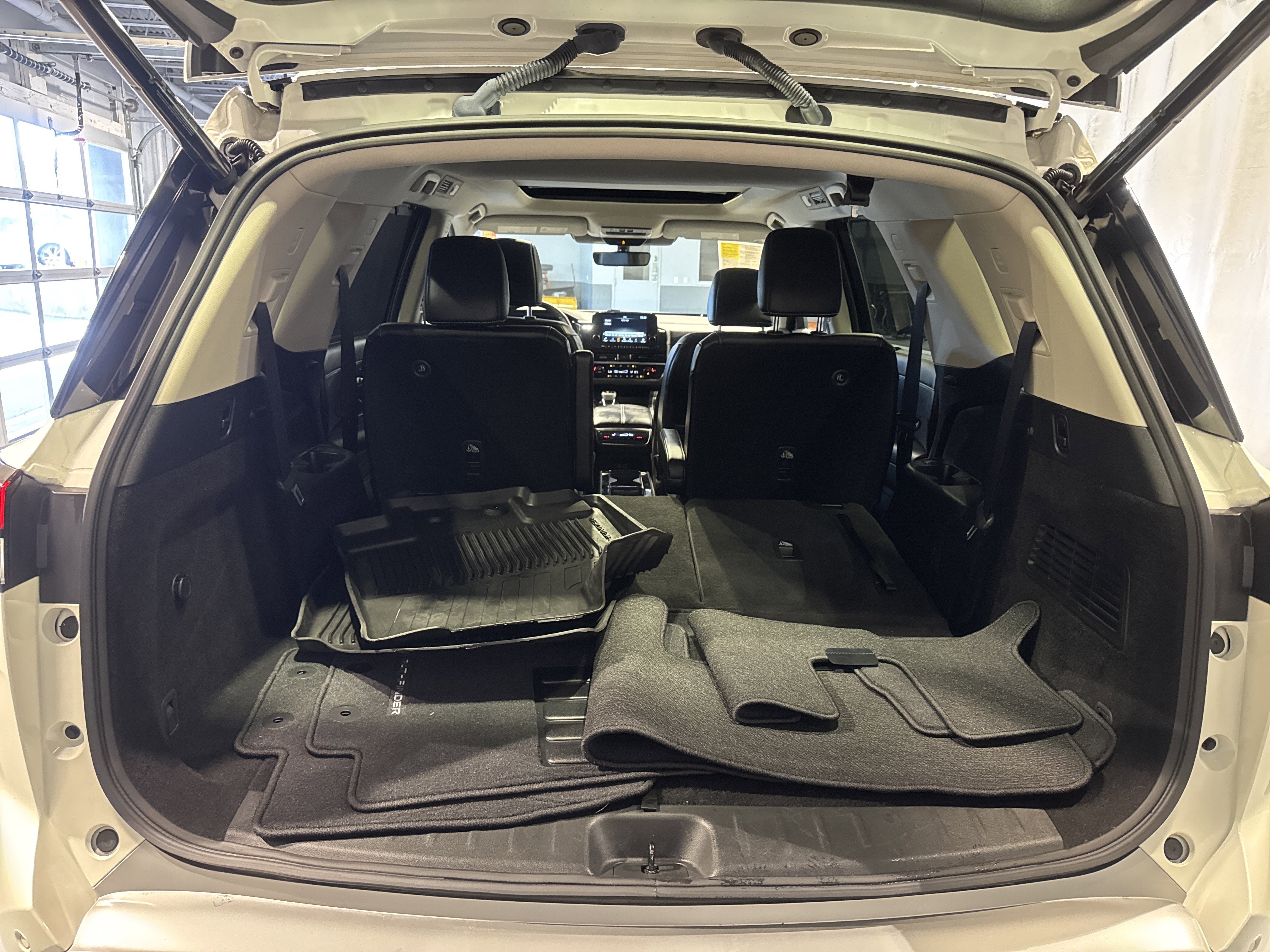 2023 Nissan Pathfinder SL W/Premium Package