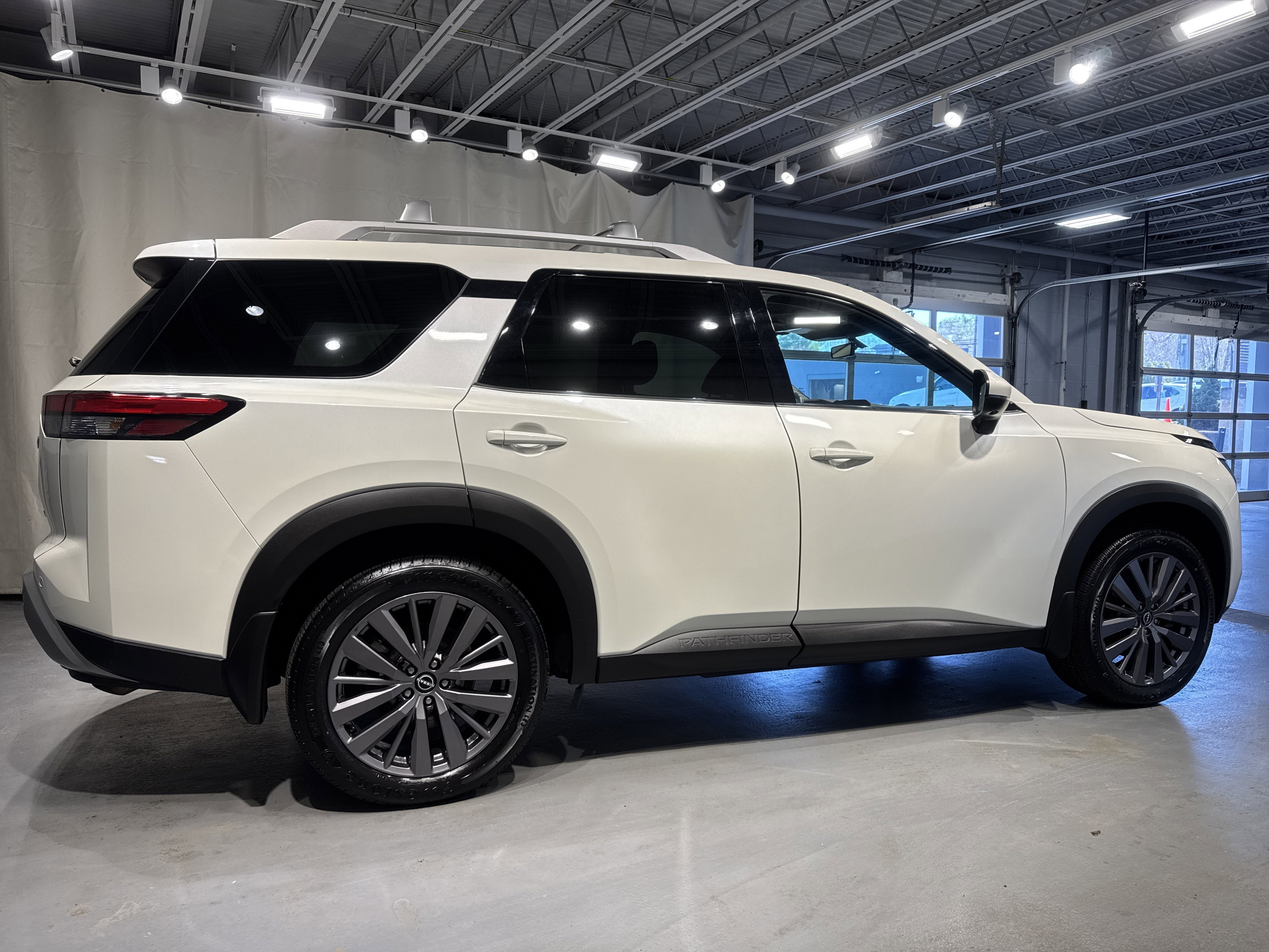 2023 Nissan Pathfinder SL W/Premium Package