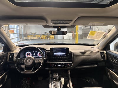 2023 Nissan Pathfinder Platinum