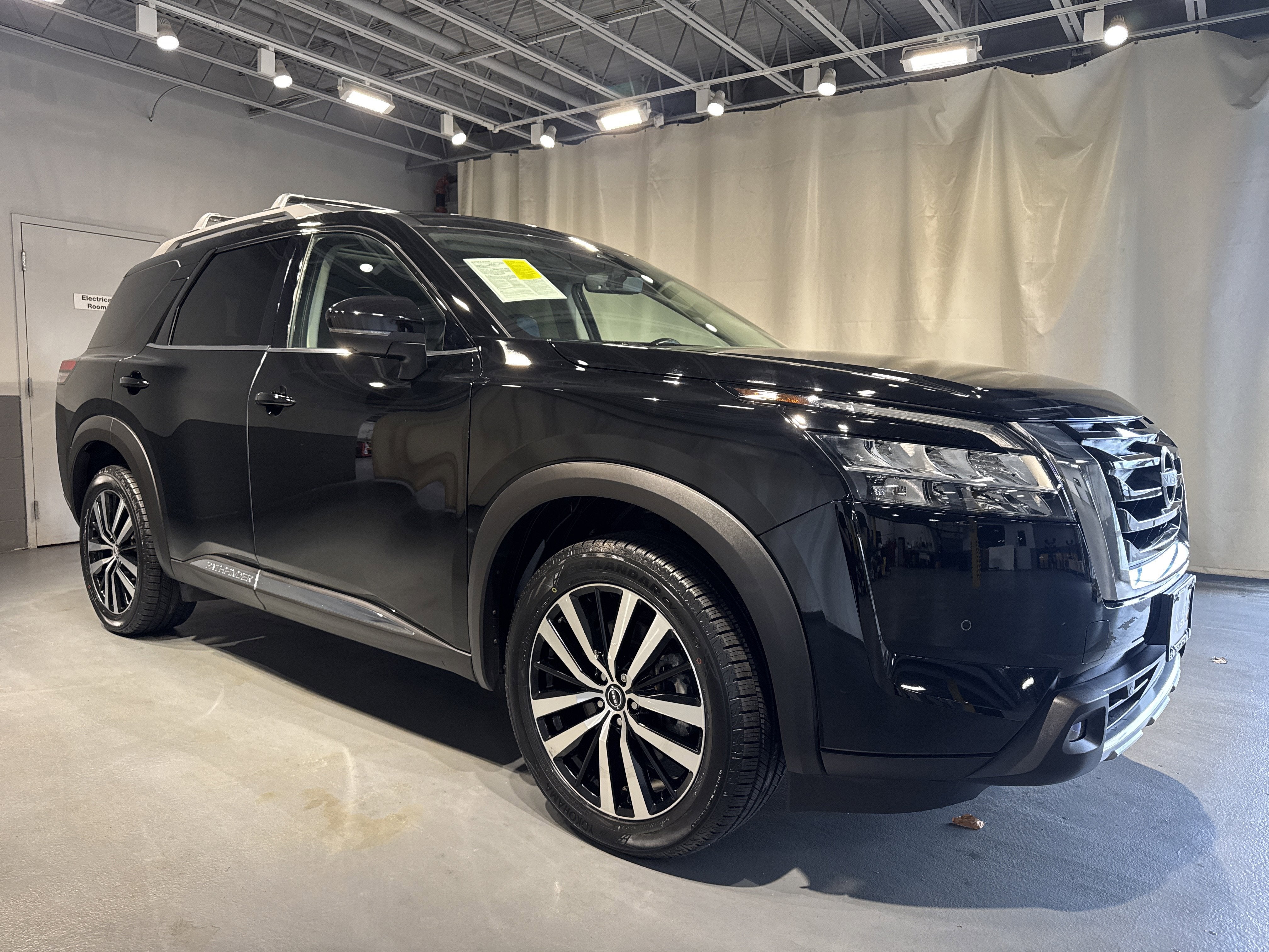 2023 Nissan Pathfinder Platinum