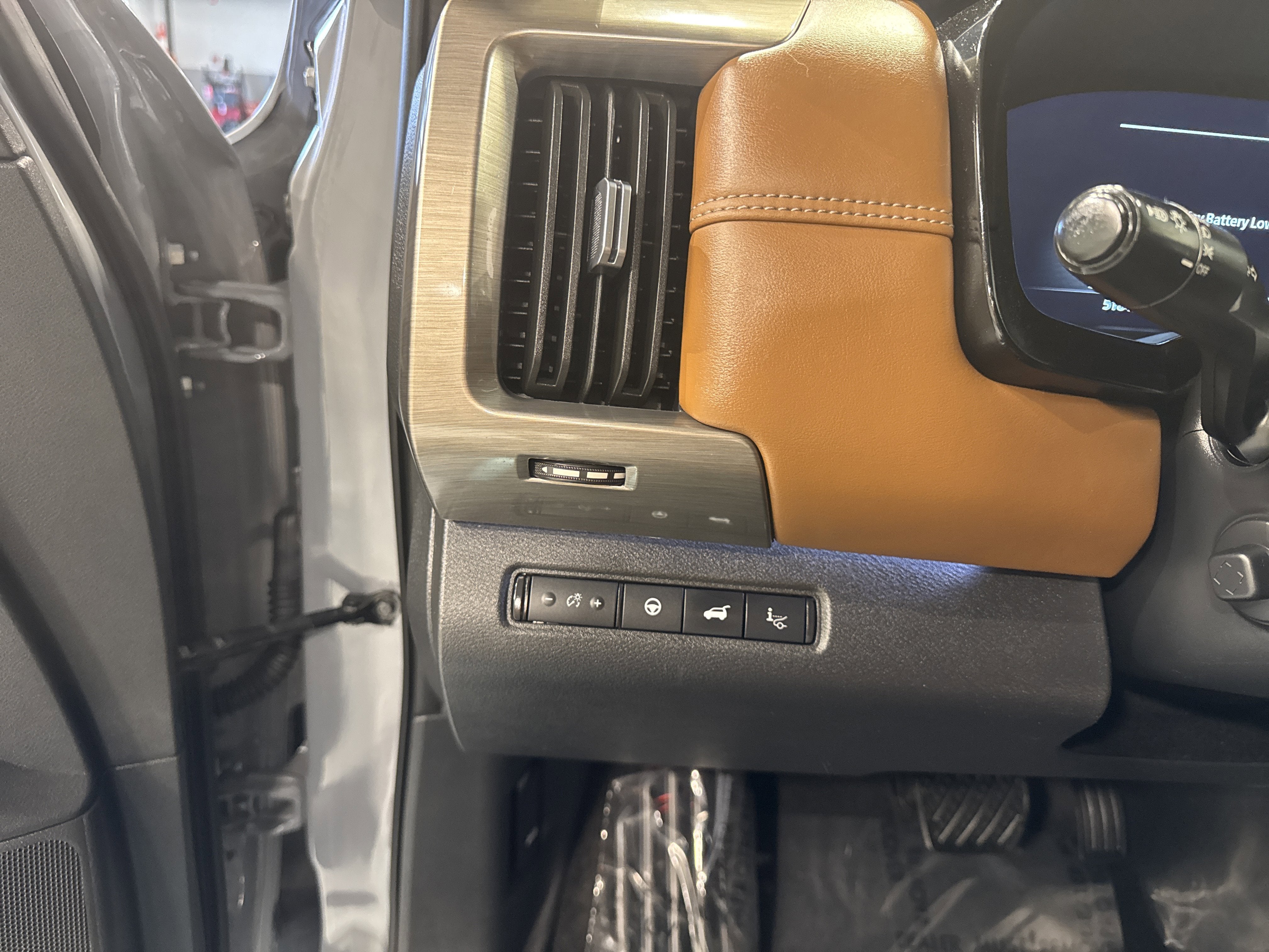 2024 Nissan Pathfinder Platinum W/Captain's Chairs