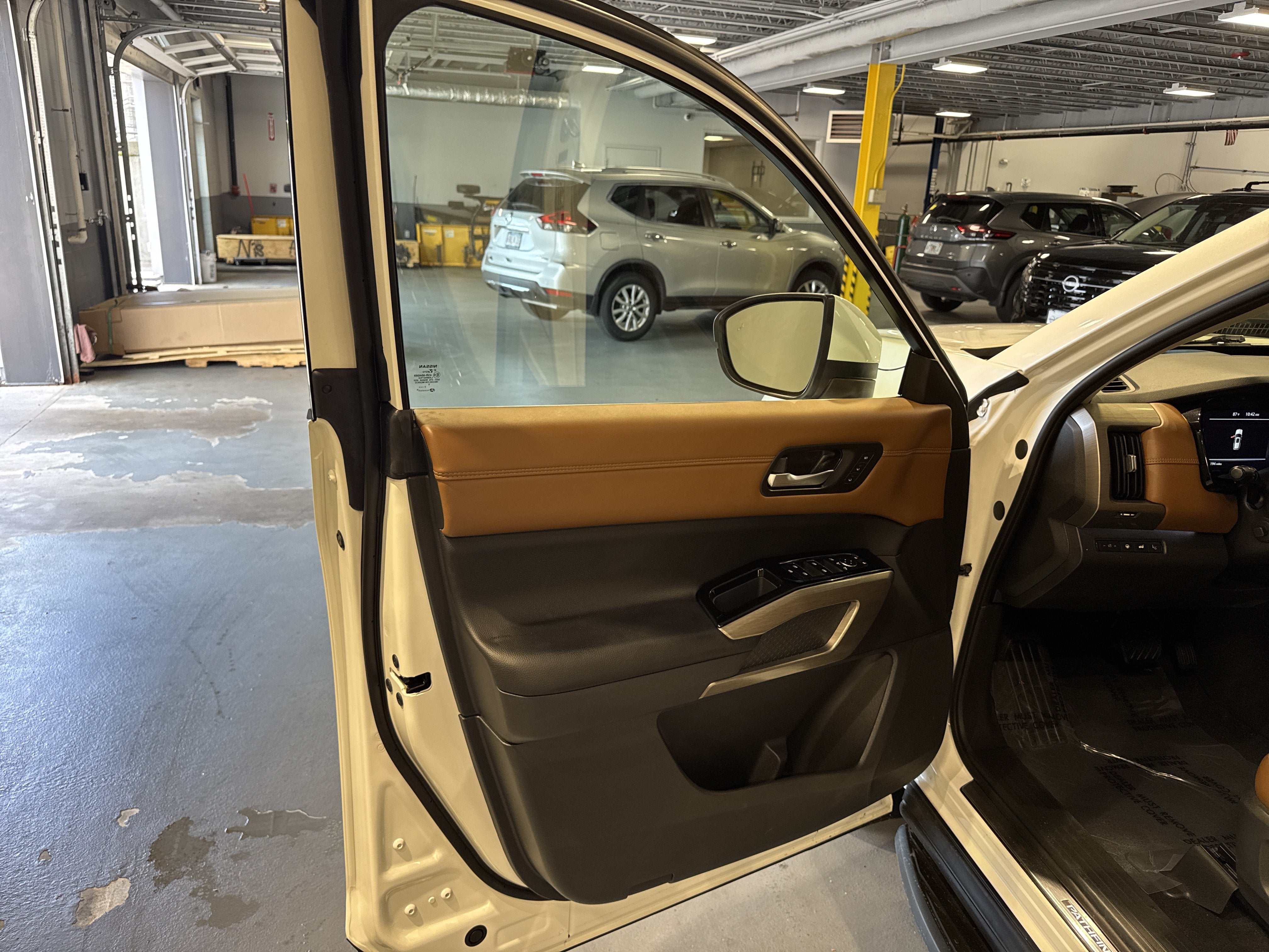 2023 Nissan Pathfinder Platinum W/Captain's Chairs