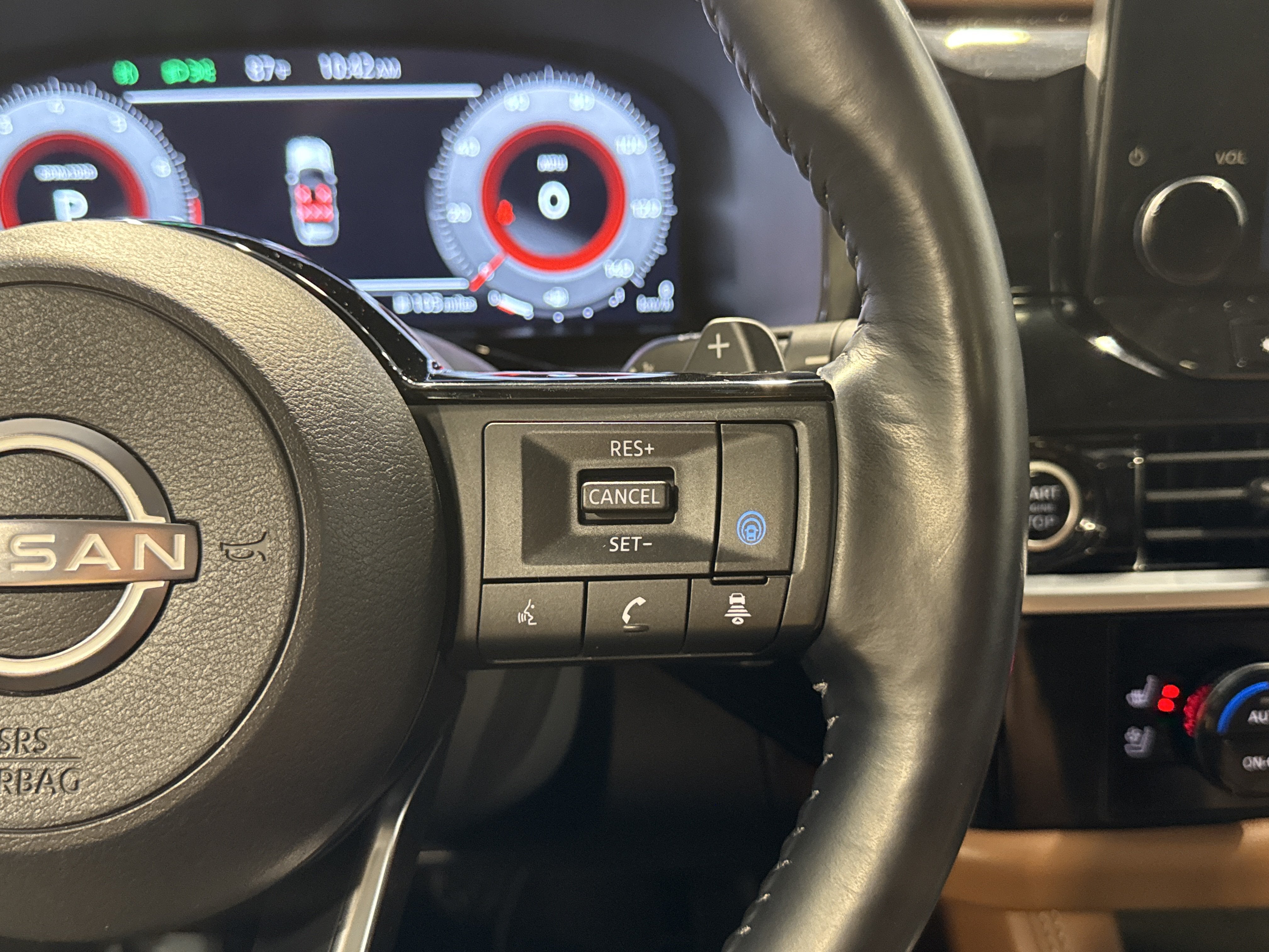 2023 Nissan Pathfinder Platinum W/Captain's Chairs