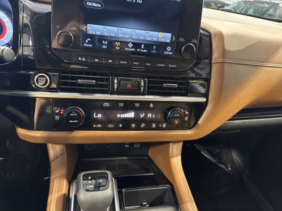 2023 Nissan Pathfinder Platinum W/Captain's Chairs