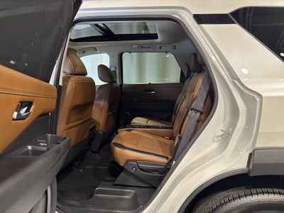 2023 Nissan Pathfinder Platinum W/Captain's Chairs