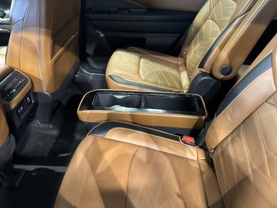 2023 Nissan Pathfinder Platinum W/Captain's Chairs