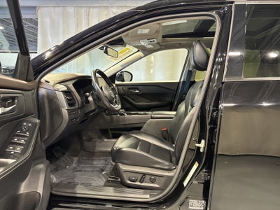 2023 Nissan Rogue SV W/Premium Package & Midnight Package