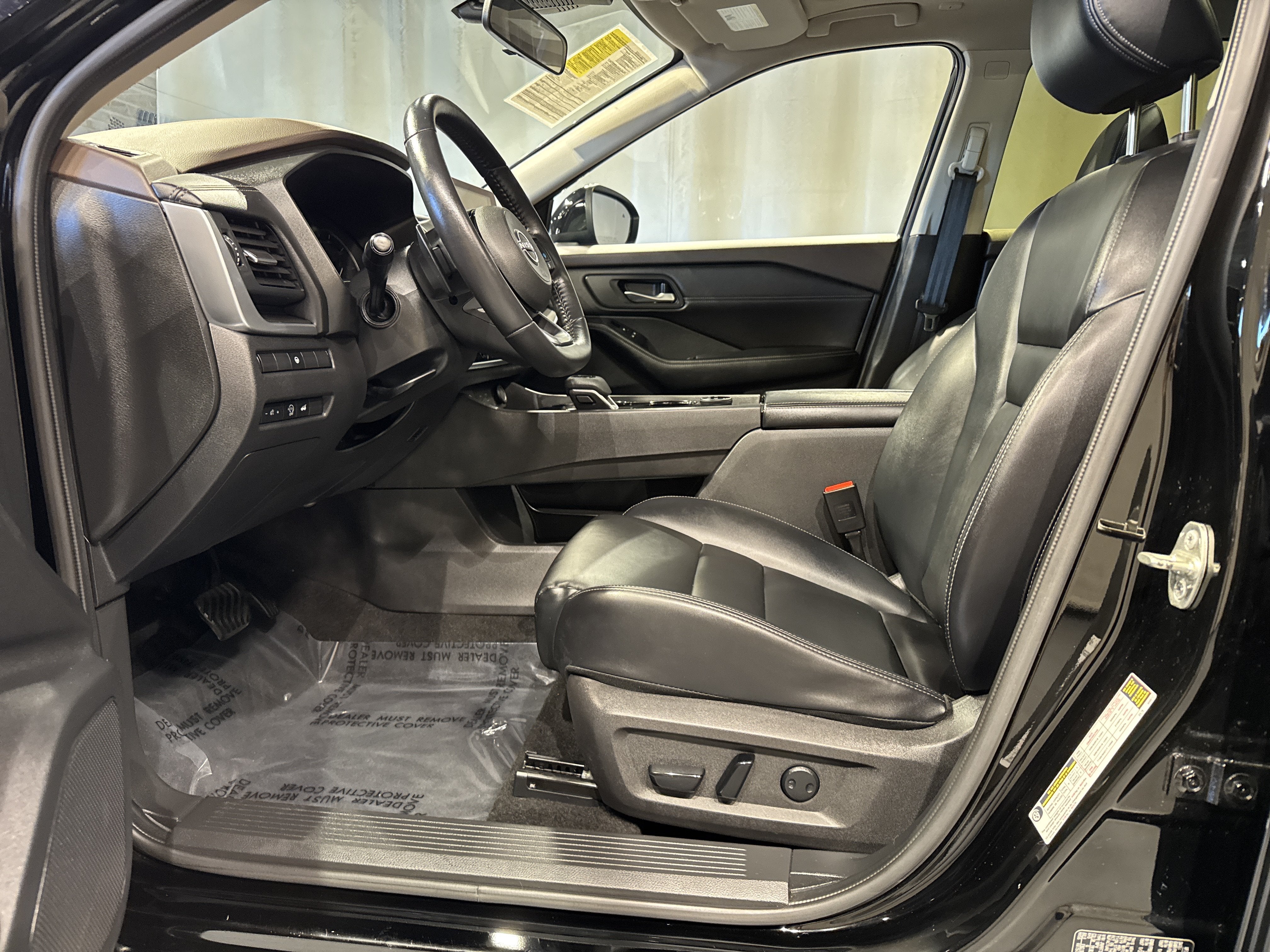 2023 Nissan Rogue SV W/Premium Package & Midnight Package