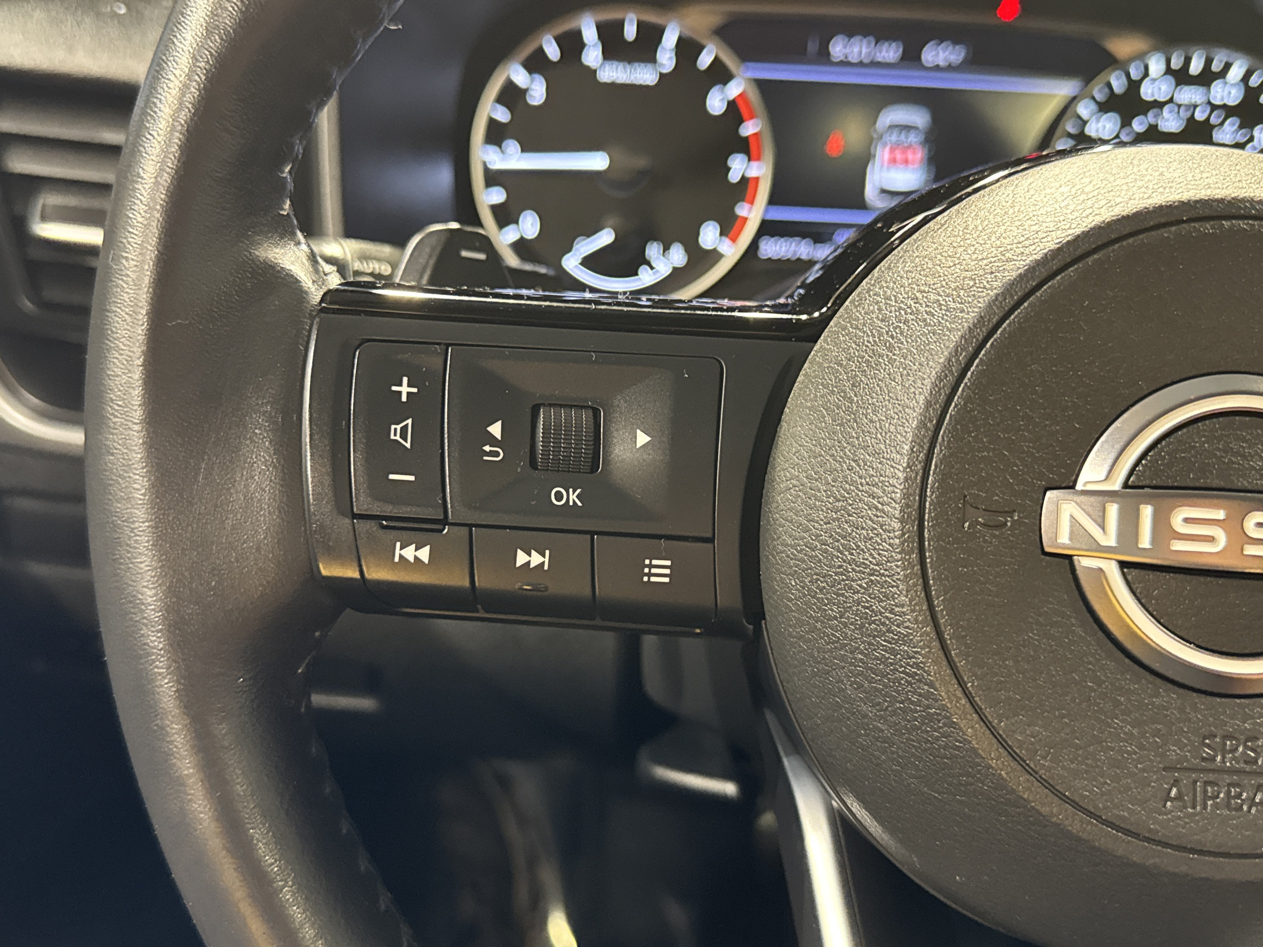 2023 Nissan Rogue SV W/Premium Package & Midnight Package