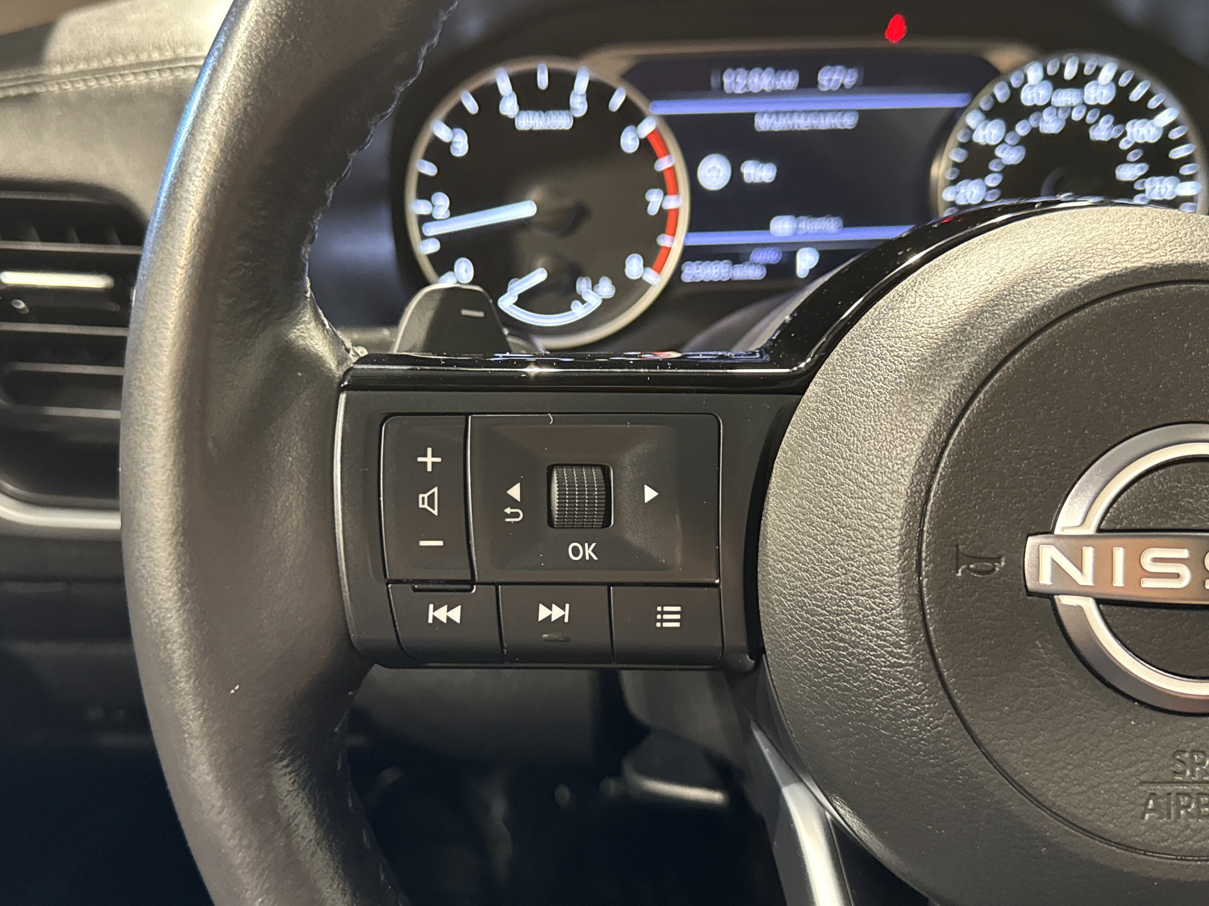 2023 Nissan Rogue SV W/Premium Package & Midnight Package
