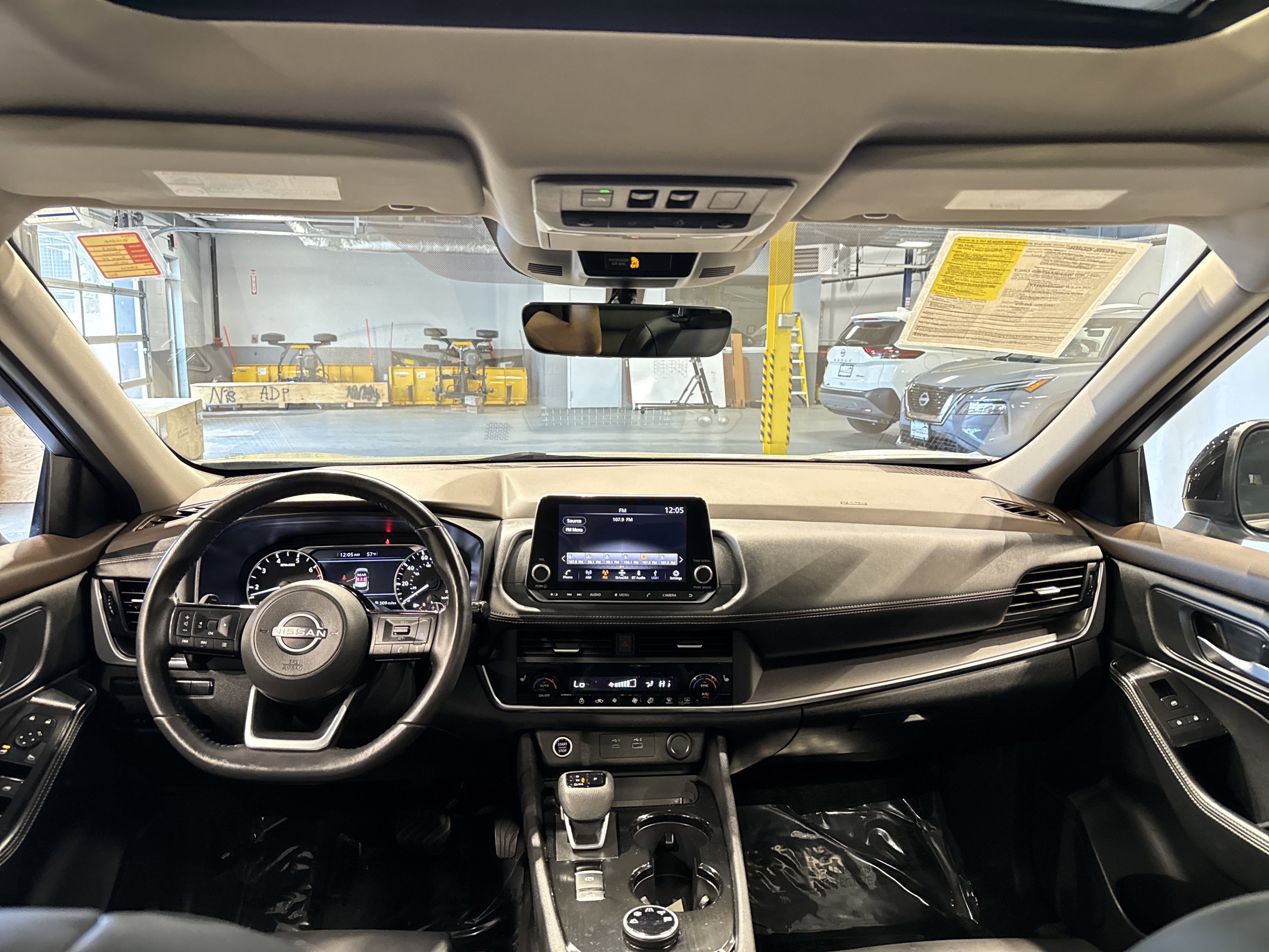 2023 Nissan Rogue SV W/Premium Package & Midnight Package