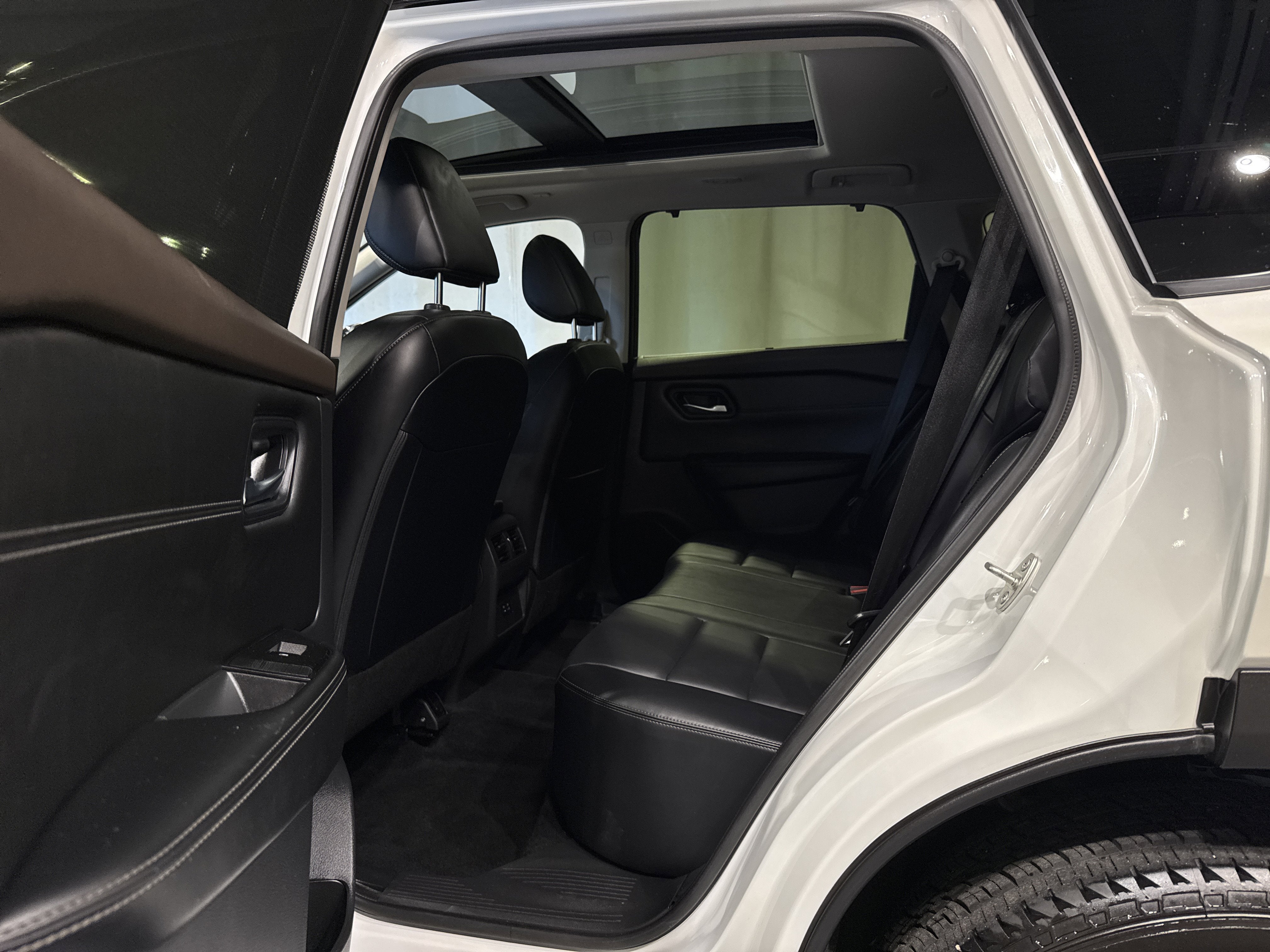 2023 Nissan Rogue SV W/Premium Package & Midnight Package