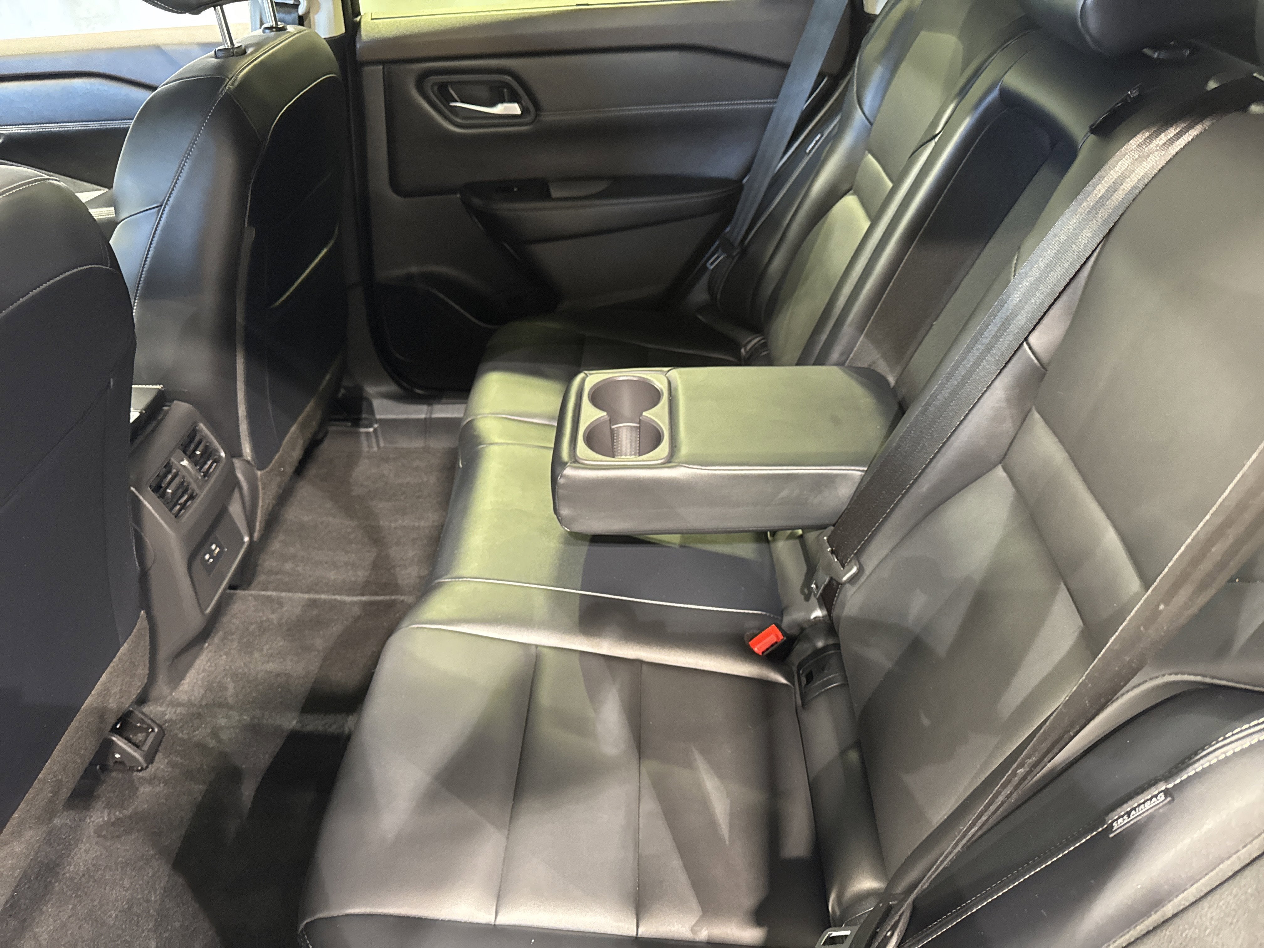 2023 Nissan Rogue SV W/Premium Package & Midnight Package