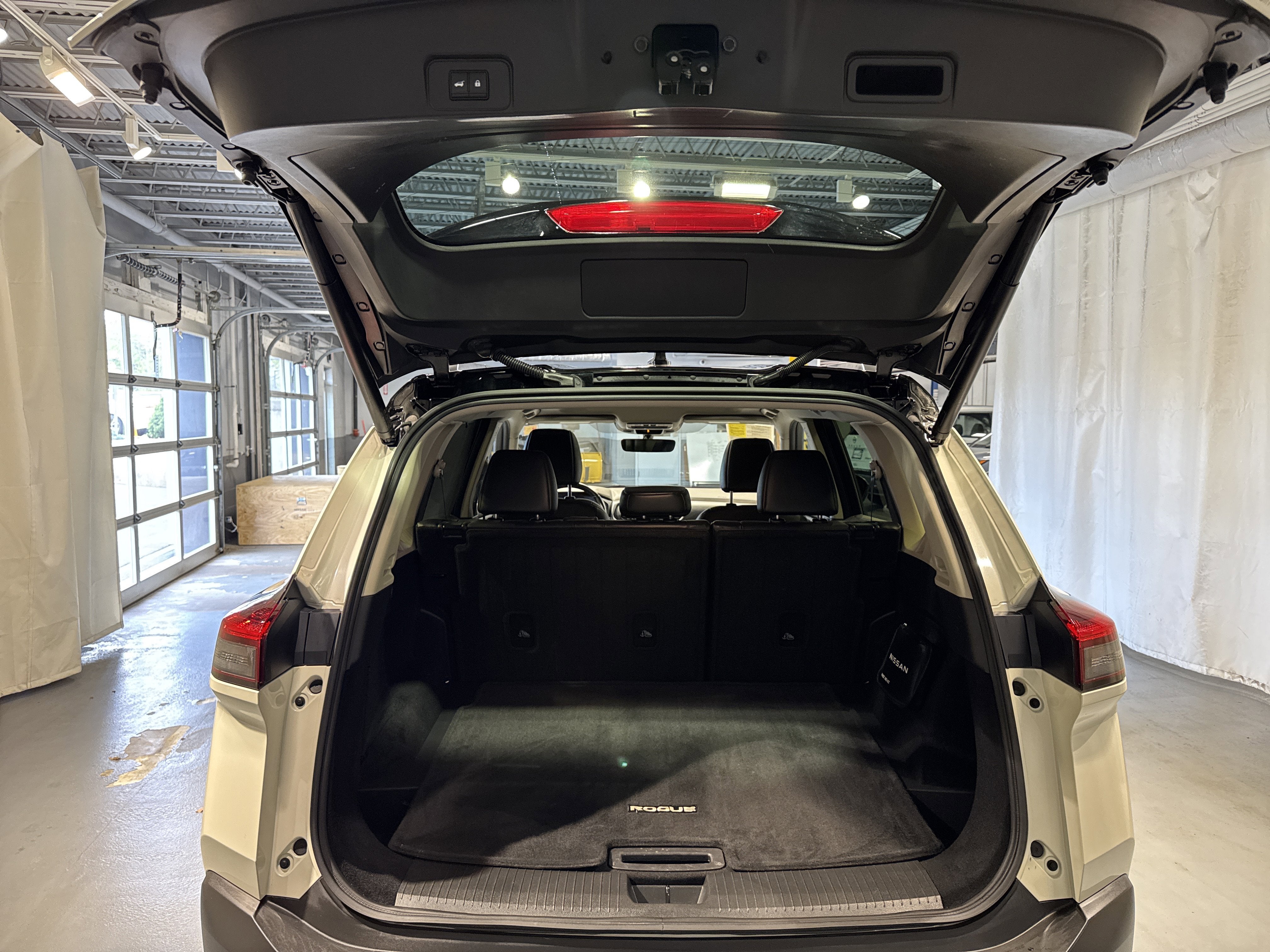 2023 Nissan Rogue SV W/Premium Package & Midnight Package